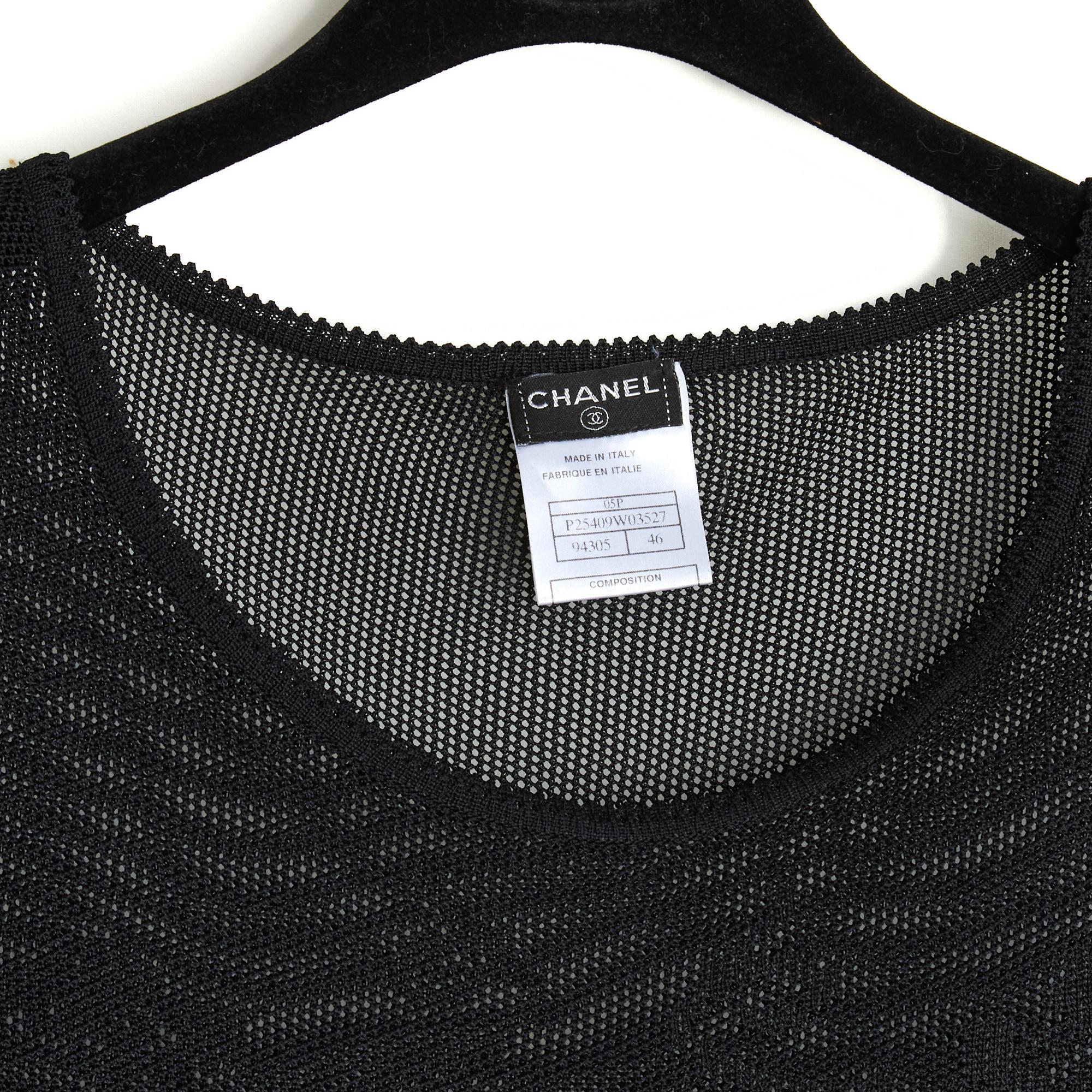 Chanel Fall Winter 20055 collection top by Karl Lagerfeld in viscose knit decorated with a large floral pattern in the lower part of the front, back and sleeves, balloon effect at the cuffs, round neck. Size 46FR or UK18 or US16: shoulders 45 cm,