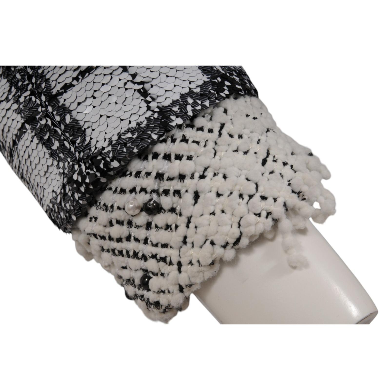 Chanel FW 2017 Runways Sequin Shift Mini Dress Size FR 42 XL White Black en vente 6