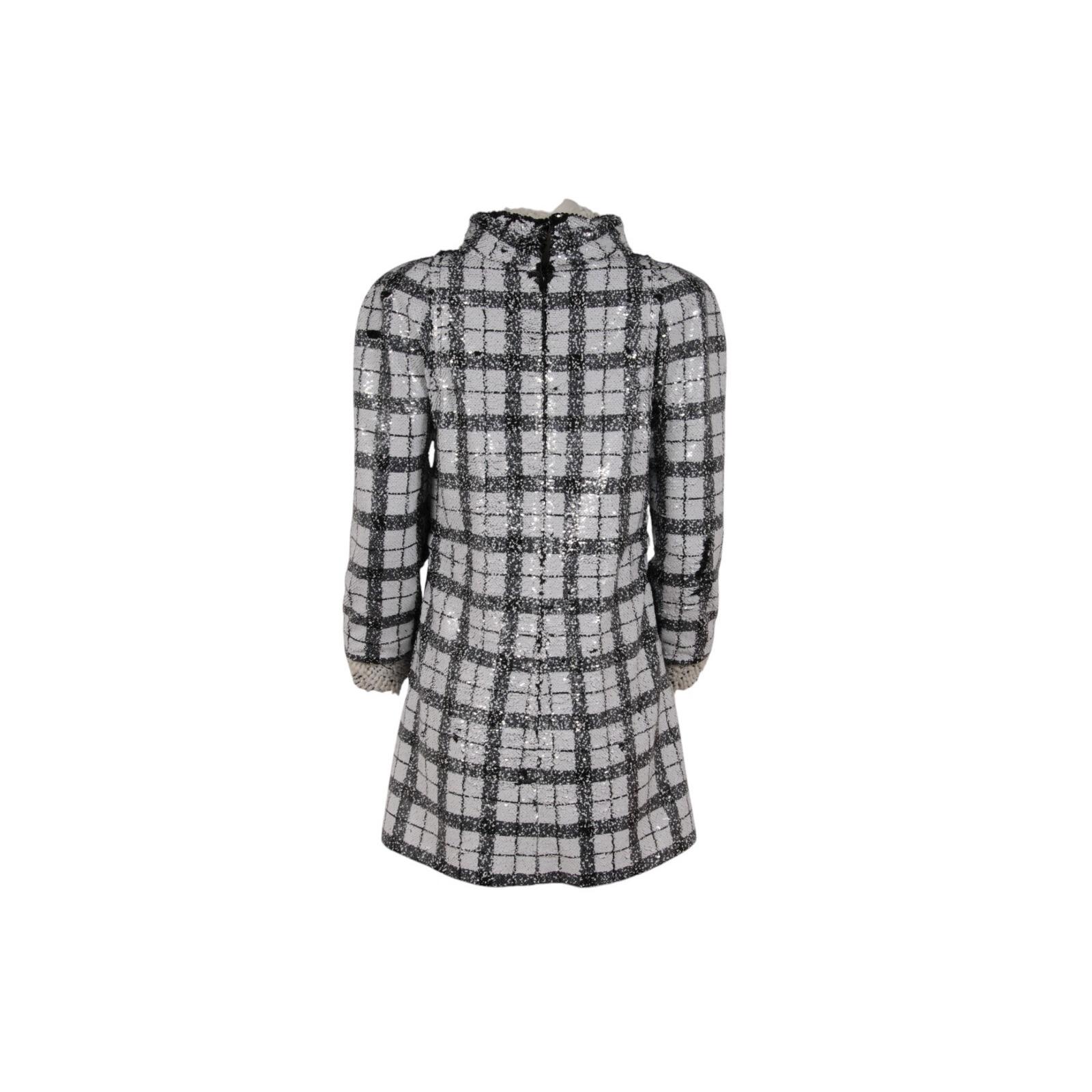 Chanel FW 2017 Runways Pailletten Shift Mini Kleid Größe FR 42 XL Weiß Schwarz Damen im Angebot