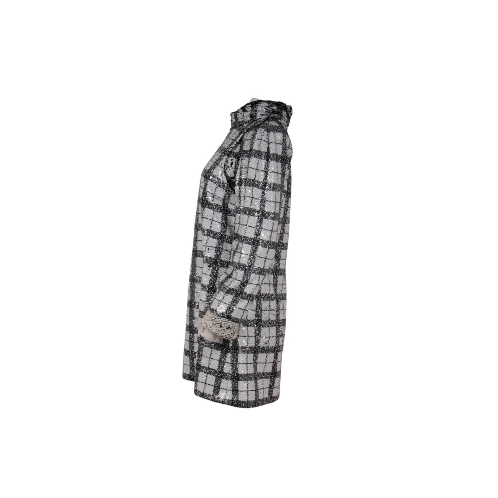 Chanel FW 2017 Runways Pailletten Shift Mini Kleid Größe FR 42 XL Weiß Schwarz im Angebot 4