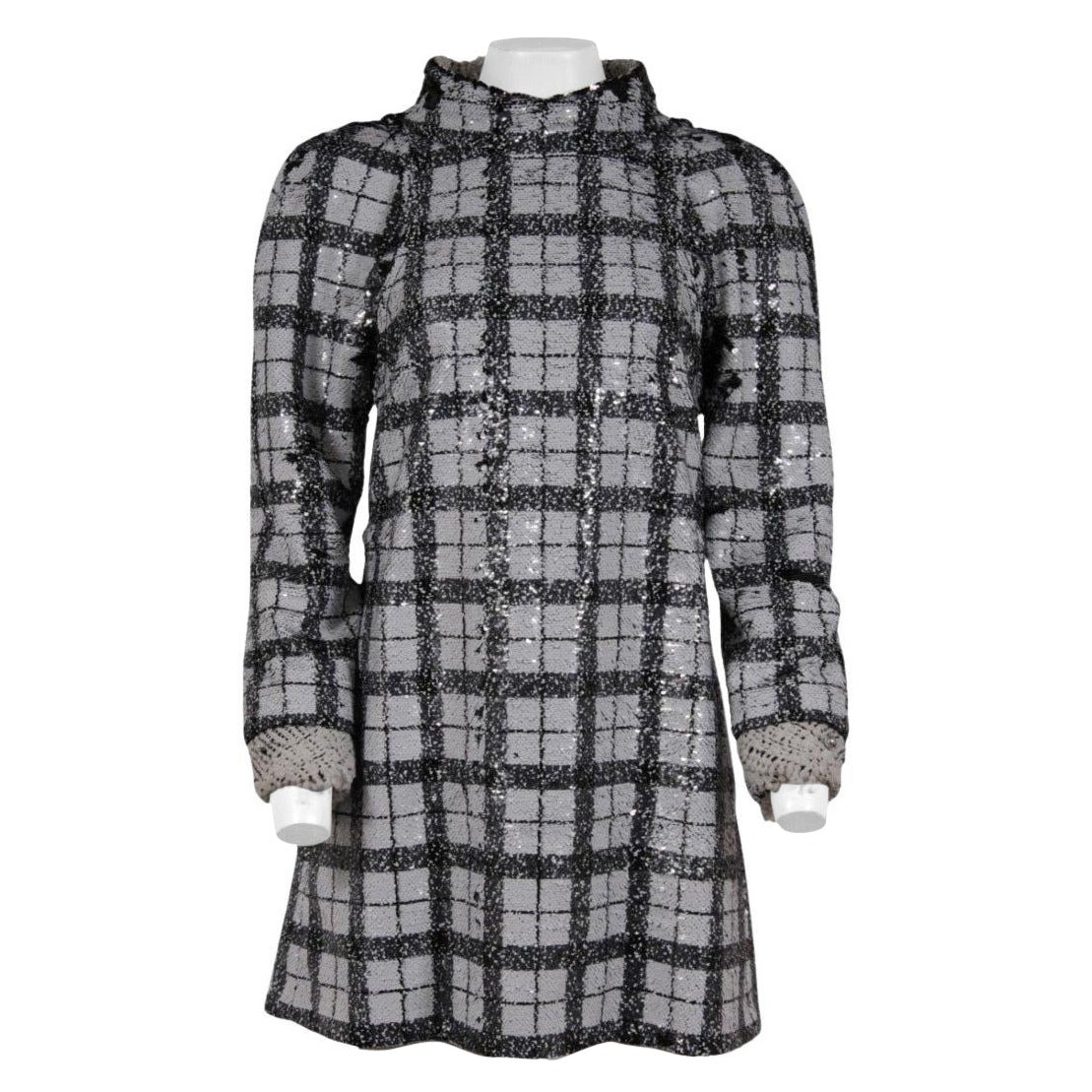Chanel FW 2017 Runways Pailletten Shift Mini Kleid Größe FR 42 XL Weiß Schwarz im Angebot
