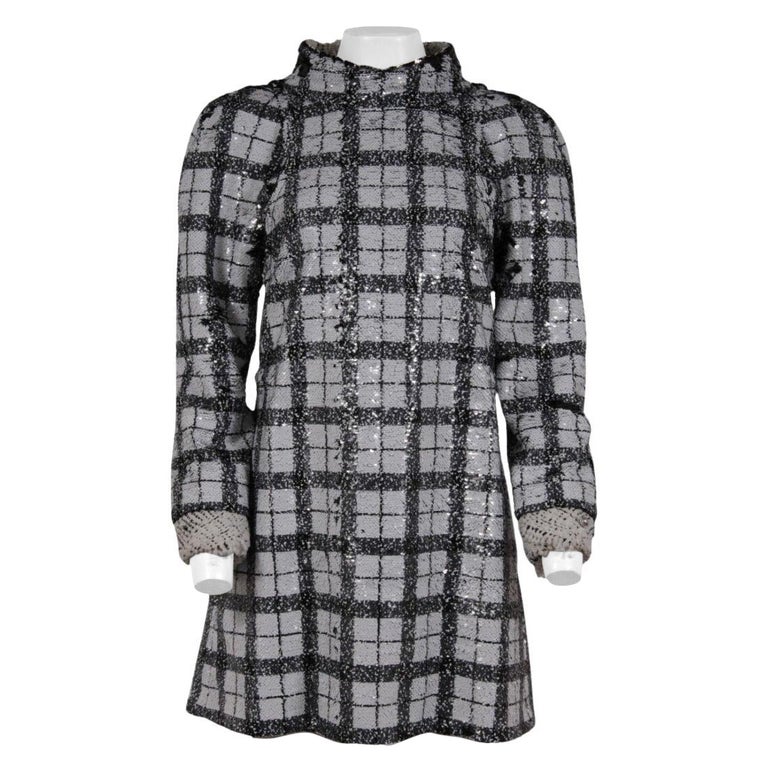 Chanel FW 2017 Runways Sequin Shift Mini Dress Size FR 42 XL White Black  For Sale at 1stDibs