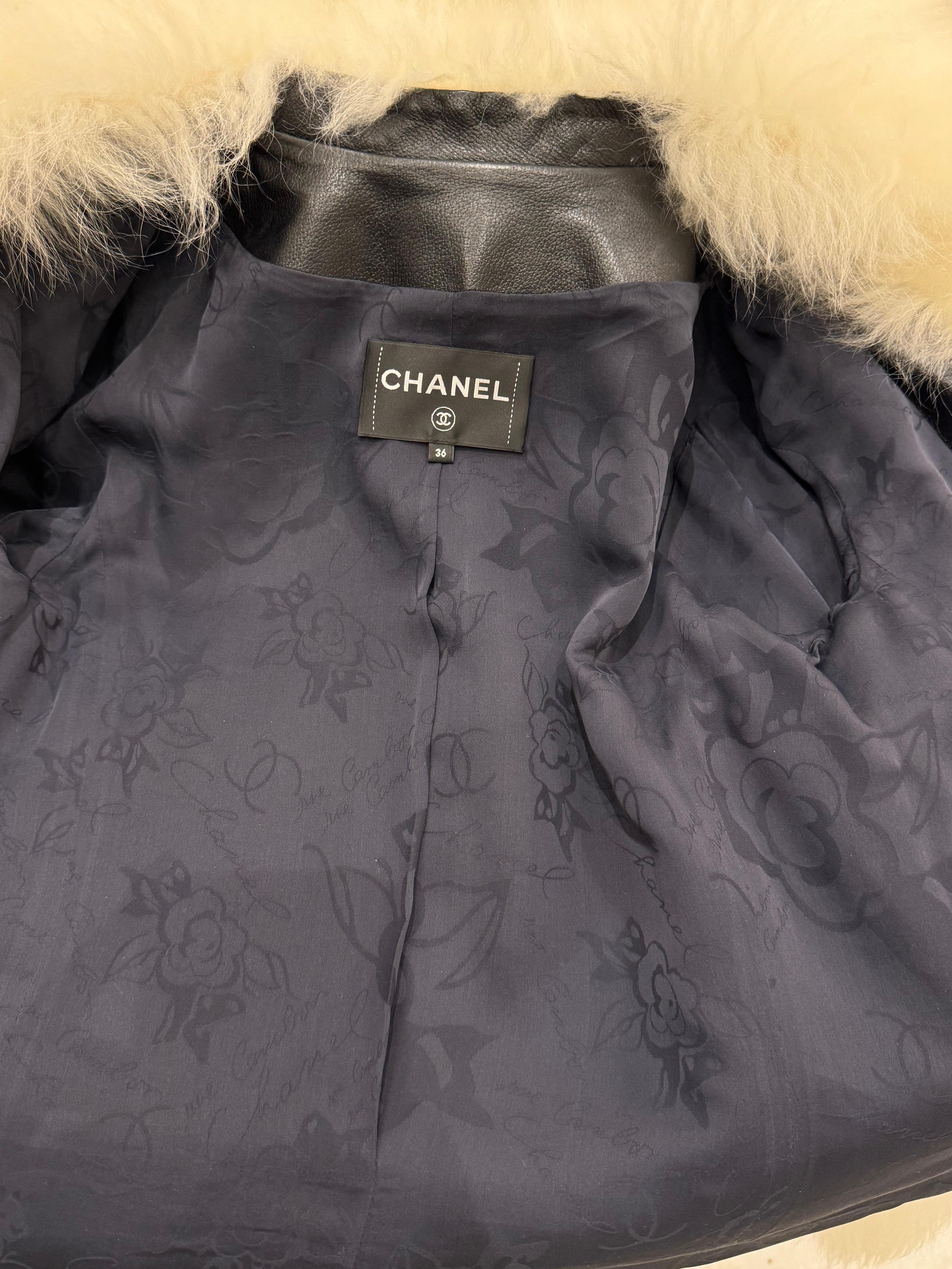Chanel FW 2018 París Chaqueta Hambourg de piel de becerro con ribete de piel en venta 2