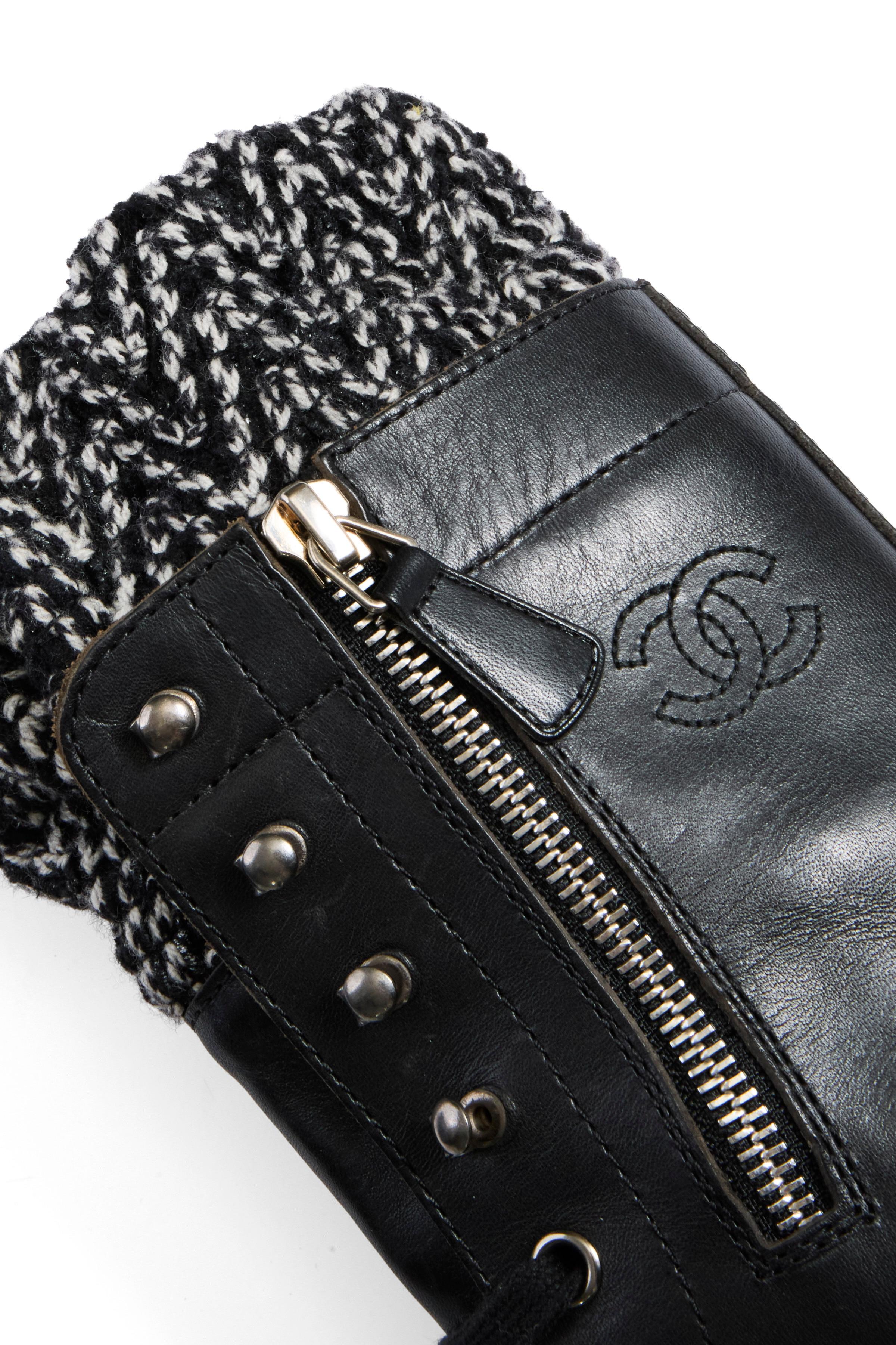 Chanel FW13 Stivali da Combattimento in Pelle Nera con Polsino in Maglia Tweed Taglia 38.5 in vendita 4