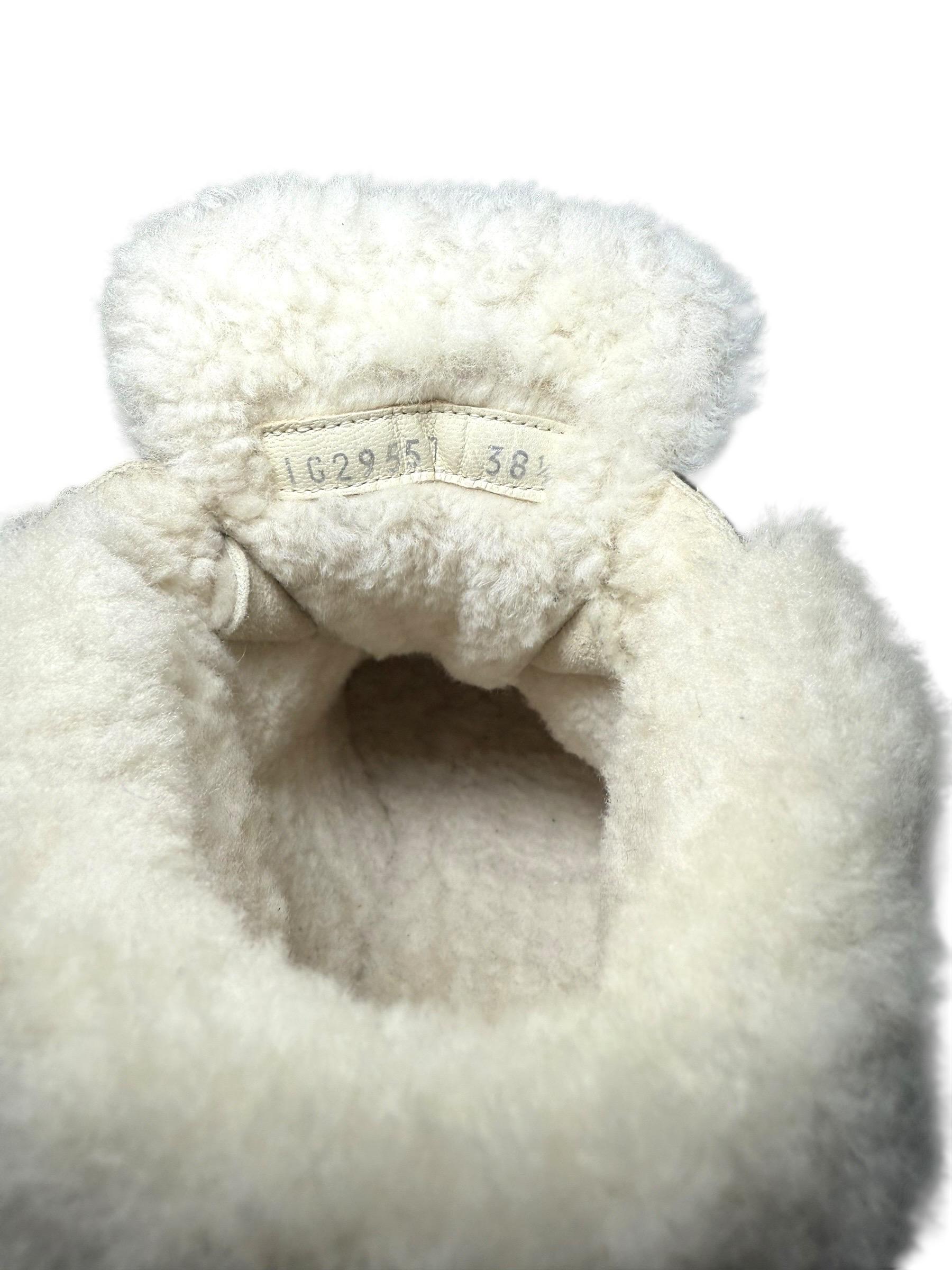 Chanel FW18 Botas de senderismo de piel acolchada con forro de borreguillo - Negro - Talla 38.5 en venta 6