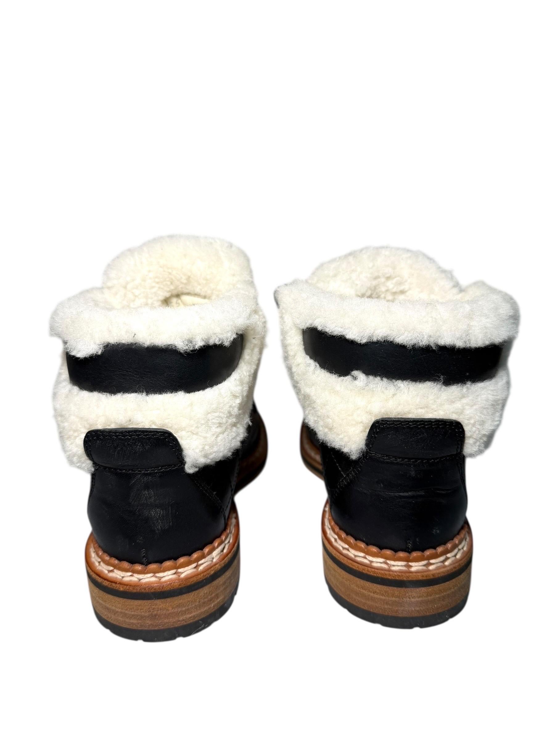 Chanel FW18 Botas de senderismo de piel acolchada con forro de borreguillo - Negro - Talla 38.5 en venta 3