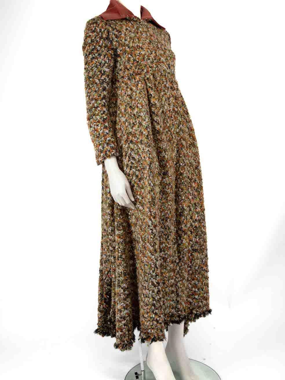 CONDITION is Very good. Minimal wear to the coat is evident. Small scratches to the left side of the collar and loose thread to the top rear on this used Chanel designer resale item.
 
 
 
 Details
 
 
 FW18
 
 Multicolour - Green and brown tone
 

