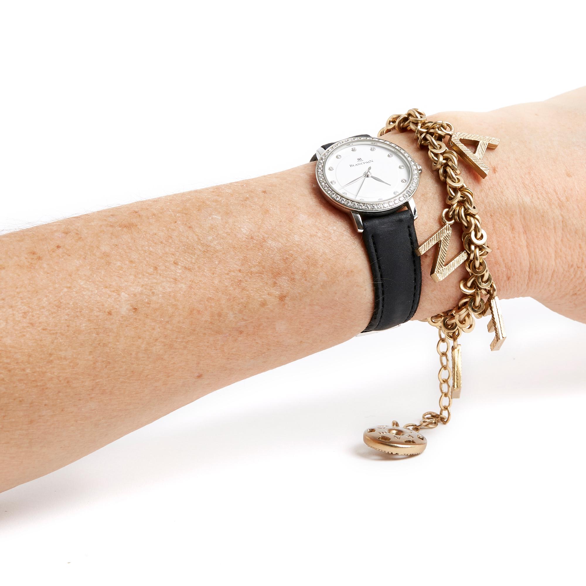 Femenino o masculino Chanel FW2003 Pulsera Cadena Letras en venta