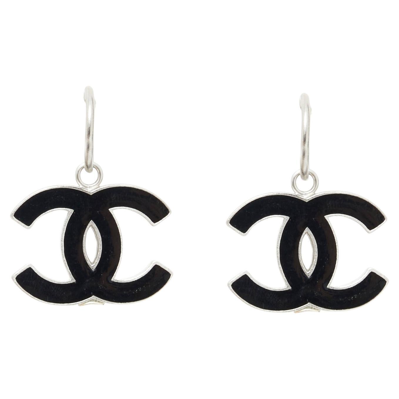 Chanel FW2004 Boucles Creoles CC Maxi Black Enamel CC on hoops Earrings For Sale