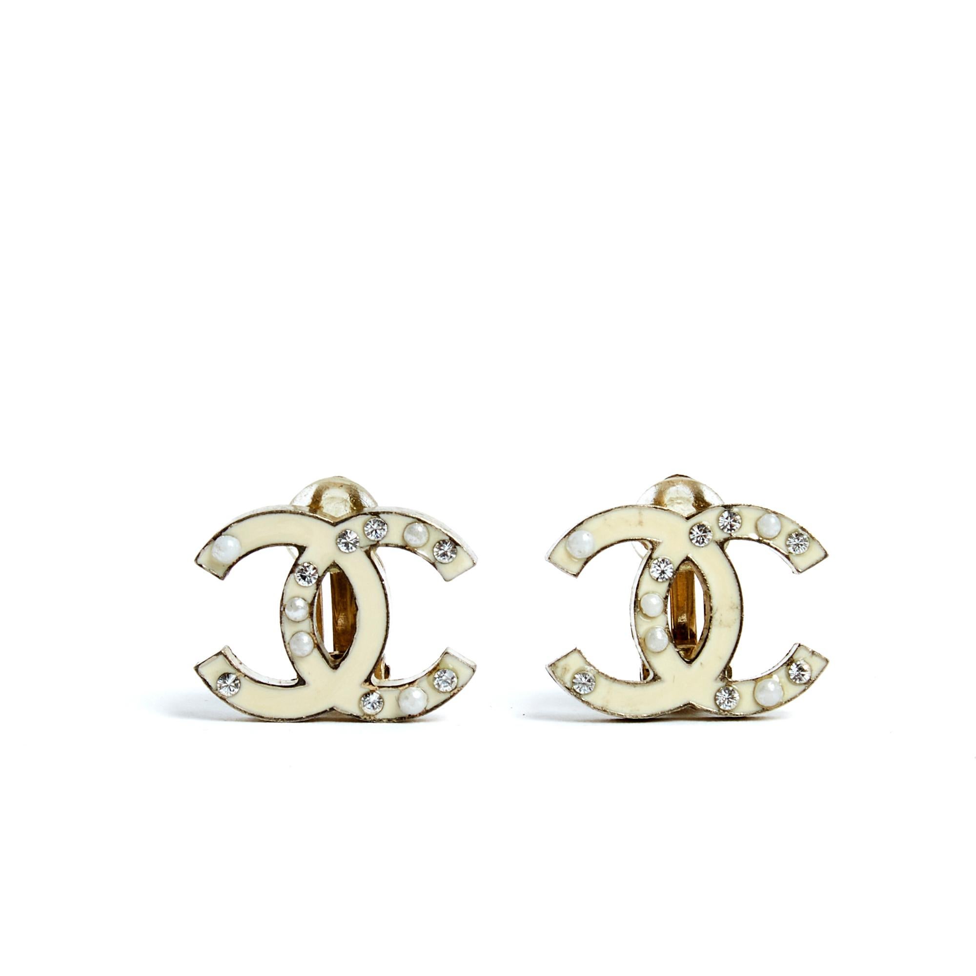 Women's Chanel FW2007 Boucles Clips CC Enamel diamonds pearls CC Clip on Earrings For Sale