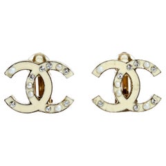 Chanel FW2007 Boucles Clips CC Esmalte diamantes perlas CC Clip on Pendientes