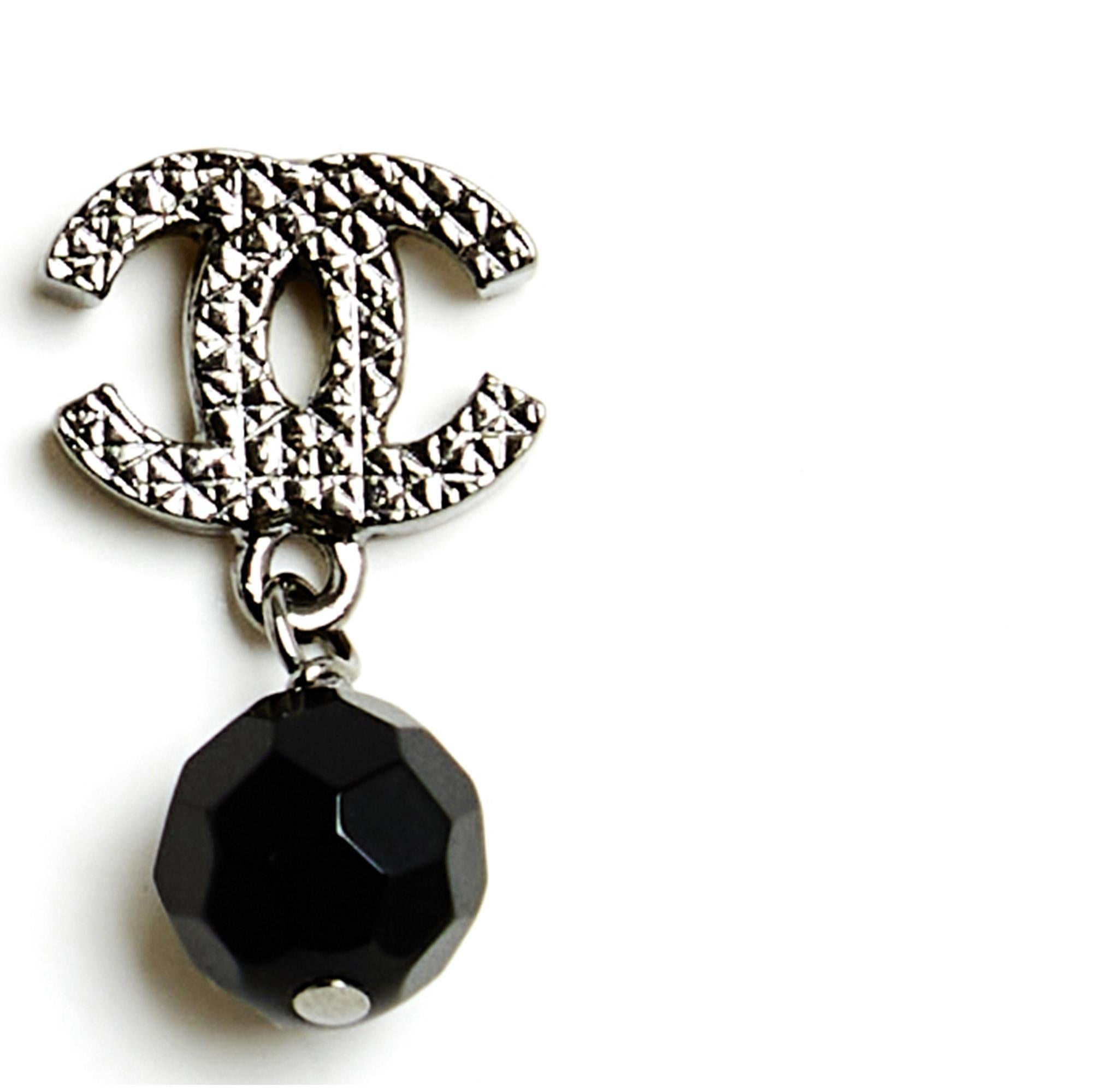 Women's Chanel FW2007 Boucles d'oreille Clous CC Earrings Studs Medium Black Silver CC M For Sale