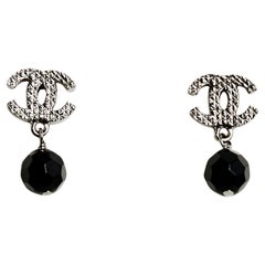 Chanel FW2007 Pendientes Boucles d'oreille Clous CC Tachuelas Mediano Plata Negro CC M