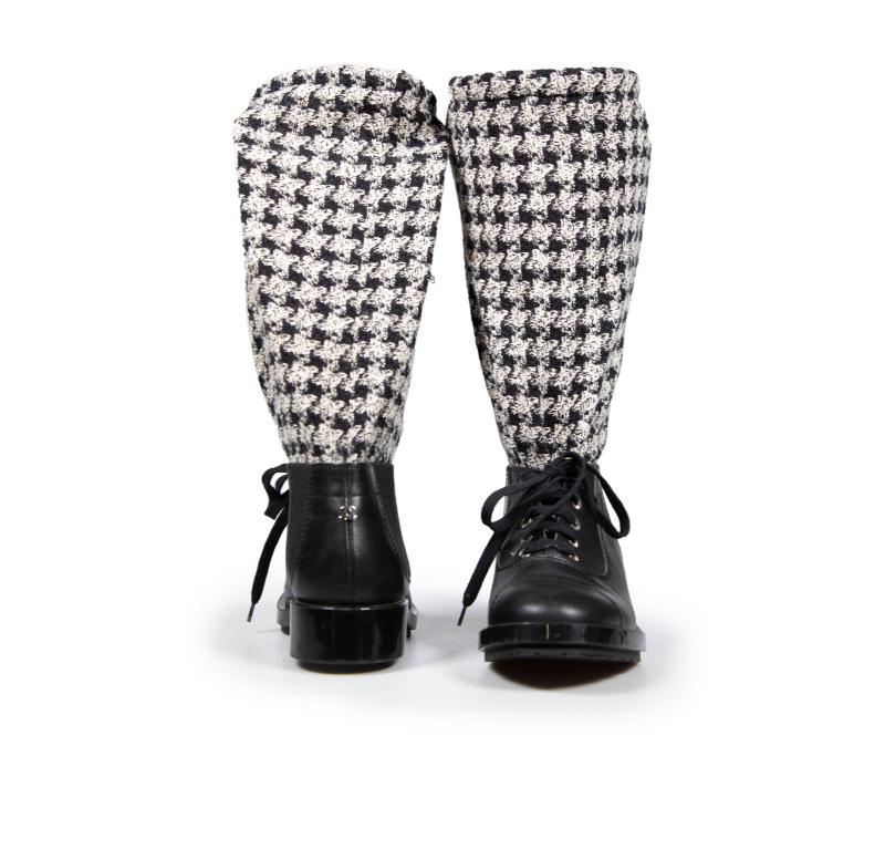 Chanel FW2011 Black Tweed & Leather Boots Size IT 40.5 In Excellent Condition In London, GB
