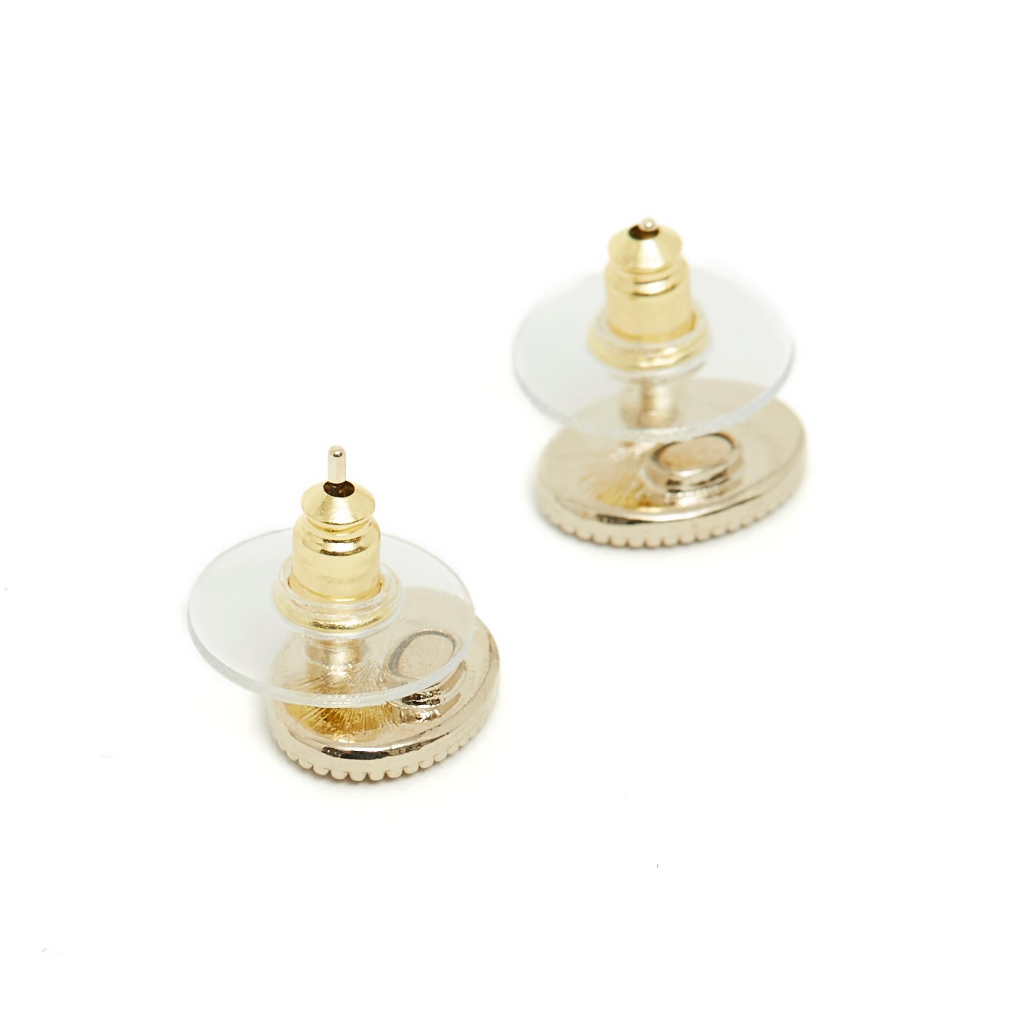Women's Chanel FW2021 Boucles d'oreille Clou CC Oval golden Metal CC Earrings Stud