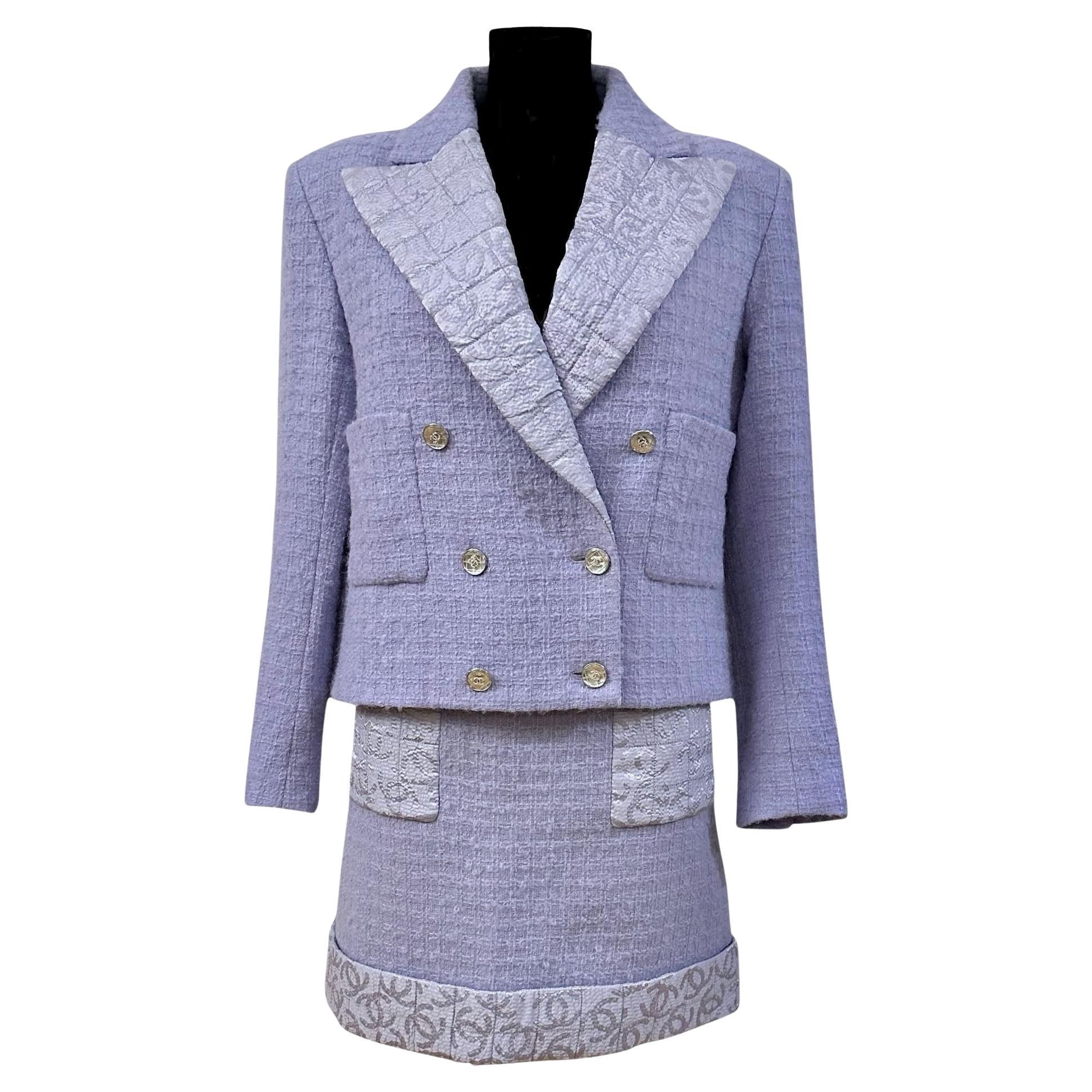 Chanel FW21 Traje de chaqueta y falda de tweed de lana lila en venta