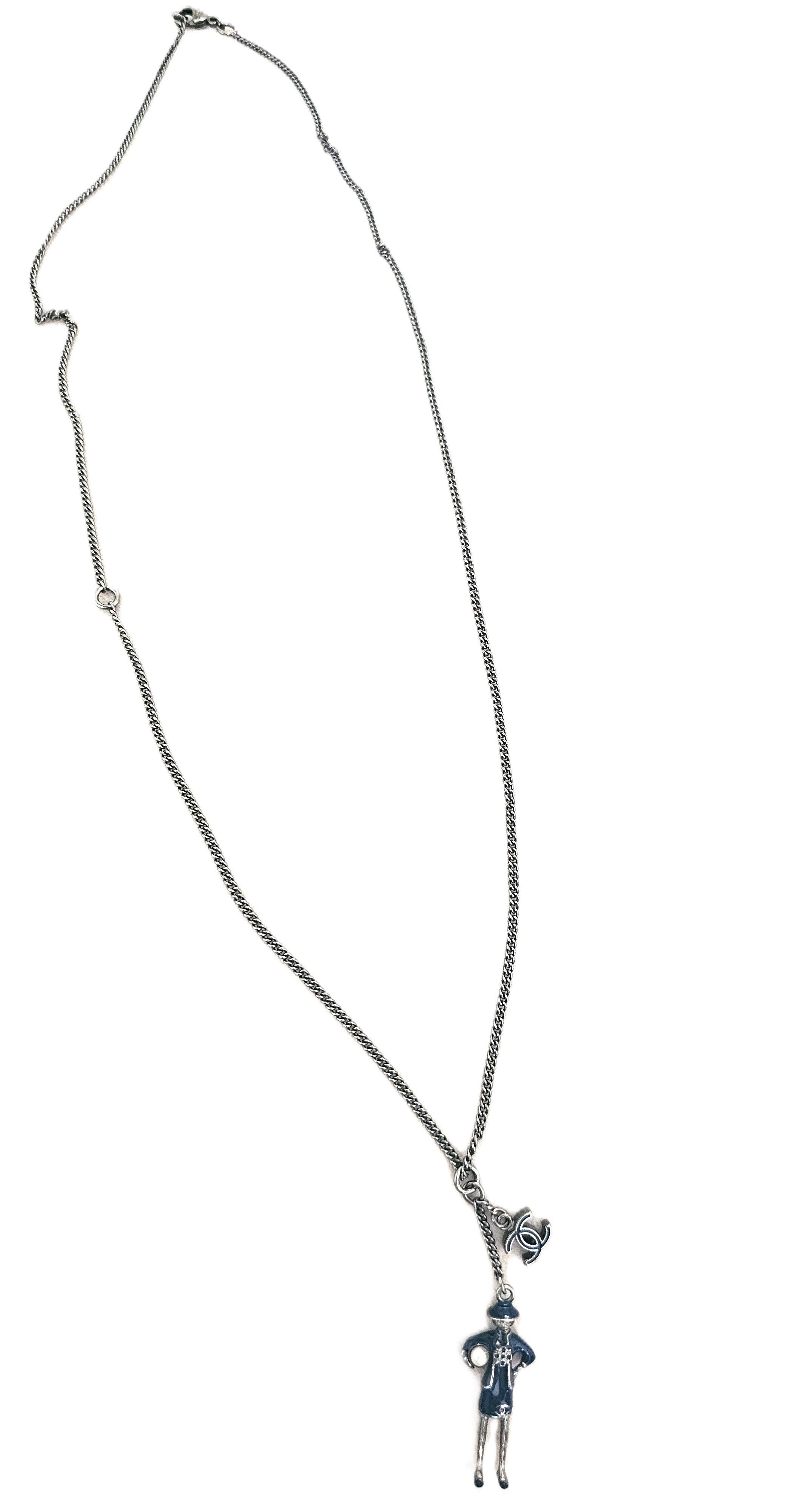 Chanel Gabrielle Personaje Pequeño Collar Colgante con Perla Rara Pieza Limitada en Excelente estado para la venta en 'S-HERTOGENBOSCH, NL