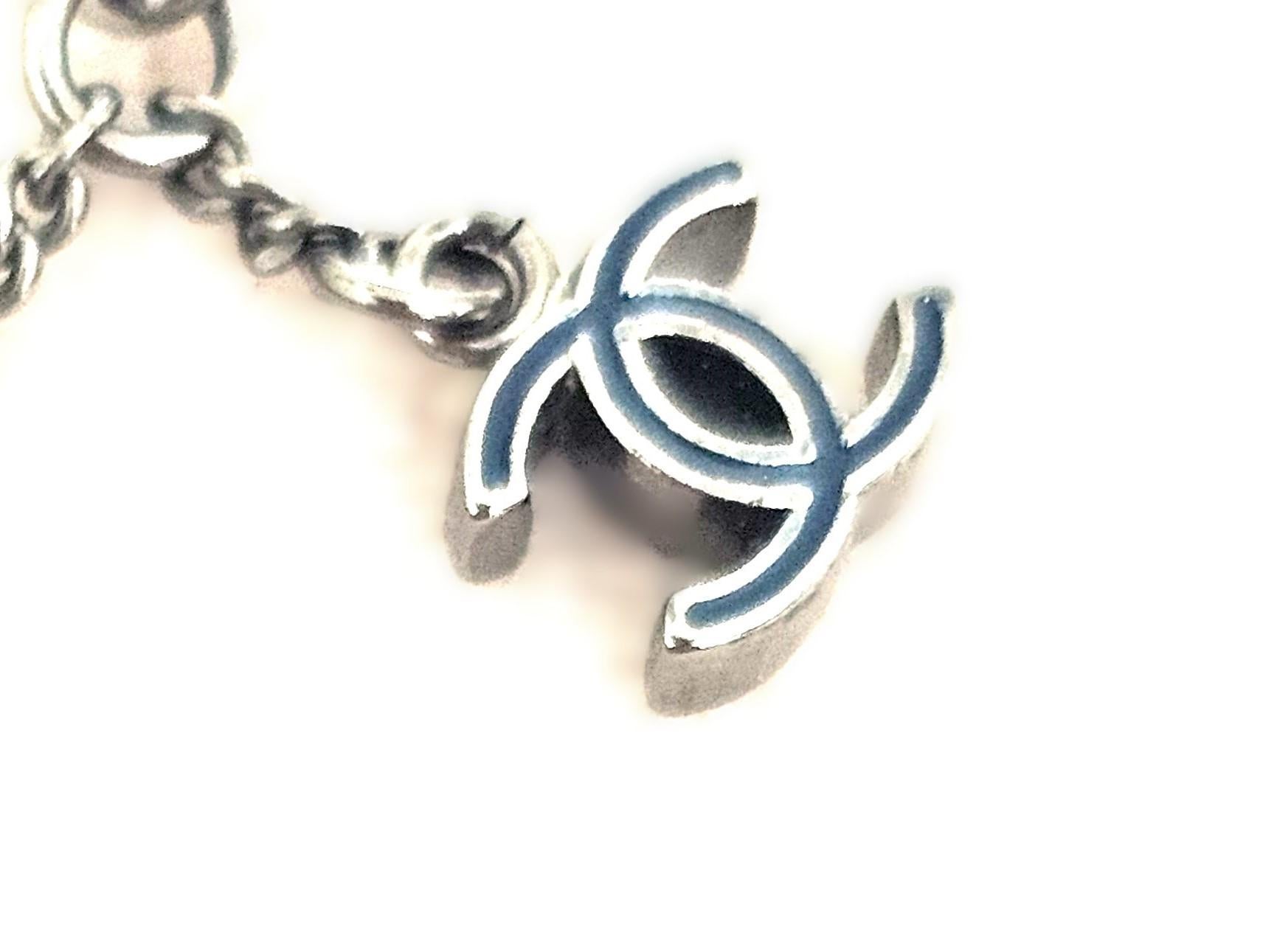 Chanel Gabrielle Personaje Pequeño Collar Colgante con Perla Rara Pieza Limitada en venta 2