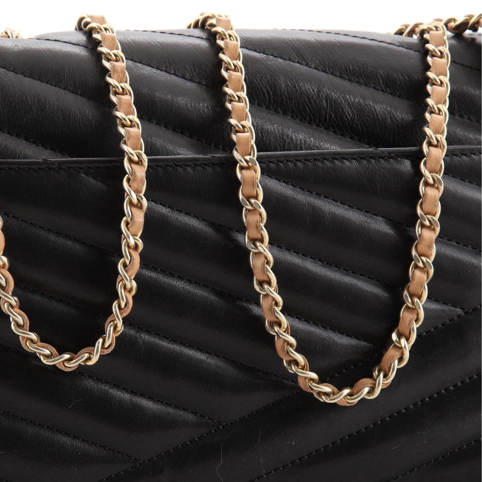 Women's or Men's Chanel Gabrielle Flap Bag Chevron Leather Medium