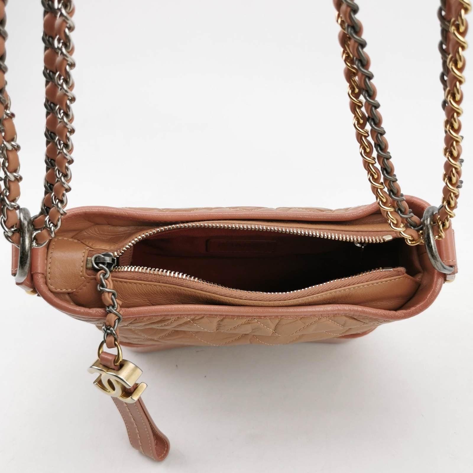 Chanel Gabrielle Hobo 2017 Pink Leather Small Crossbody Bag In Good Condition In AUBERVILLIERS, FR