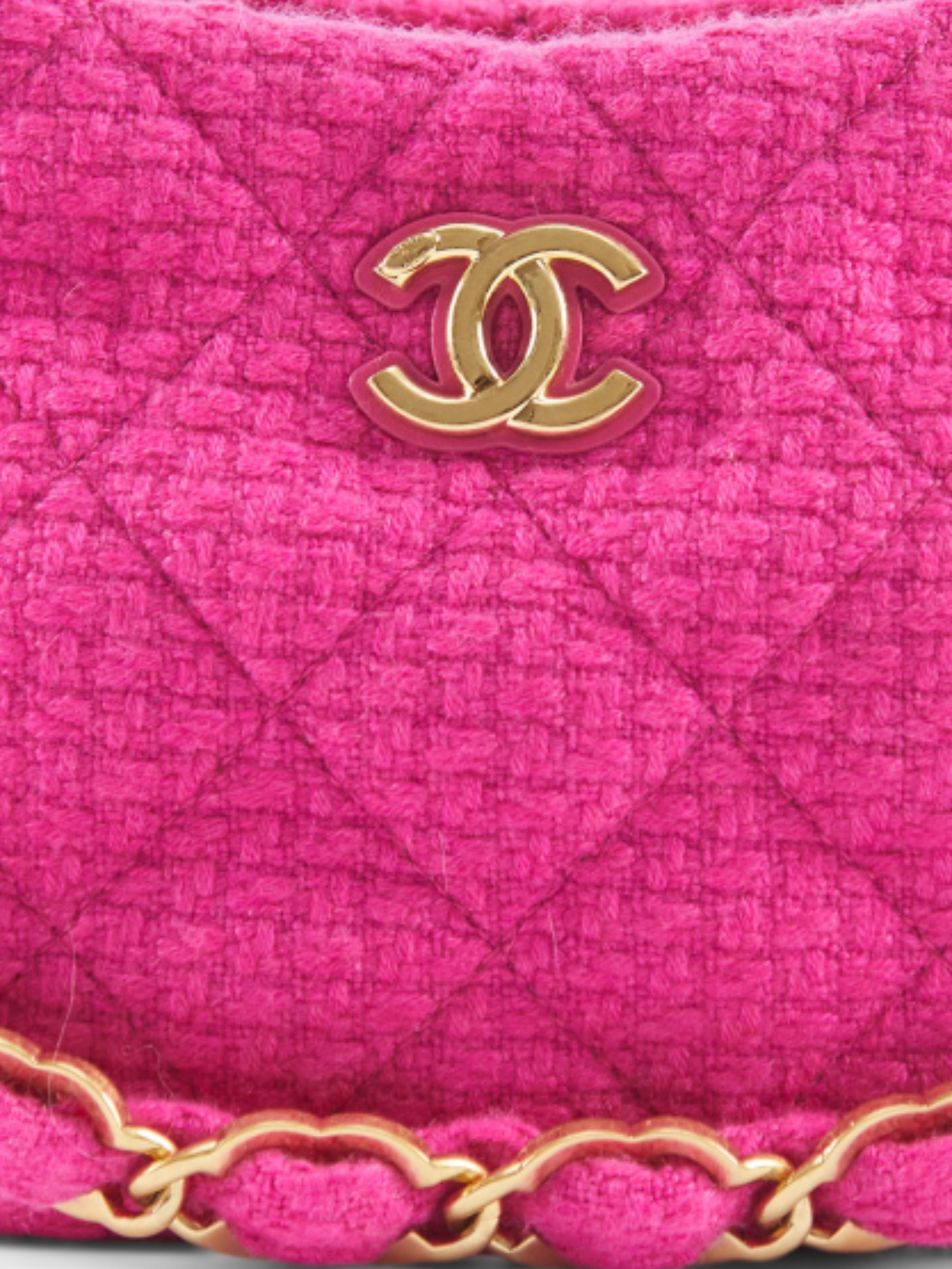 CHANEL GABRIELLE HOBO BAG PINK Tweed with Gold-Tone Hardware In Excellent Condition For Sale In London, GB
