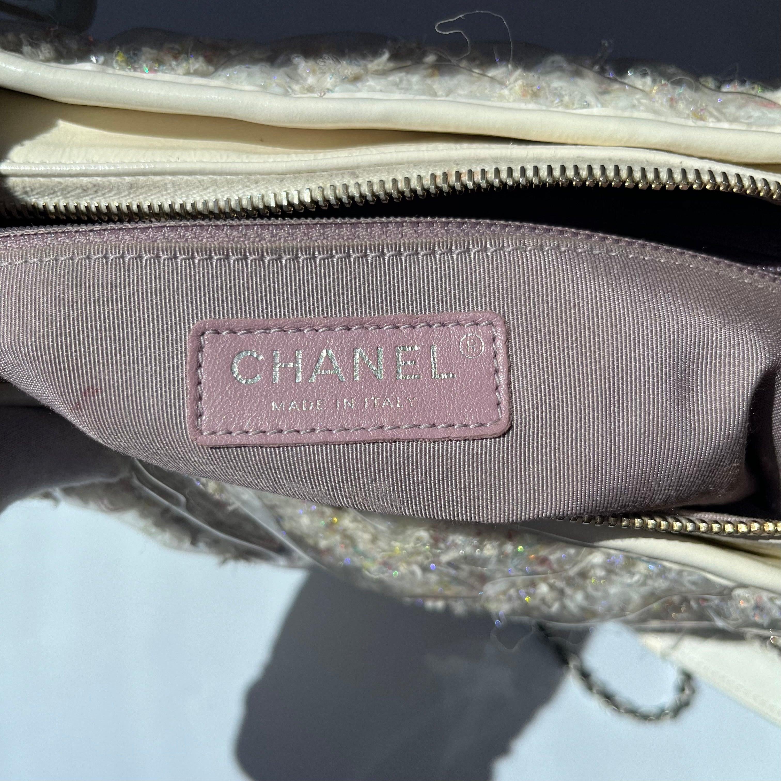 Chanel Gabrielle Hobo Medium White Tweed with PVC, 2018-2019 7
