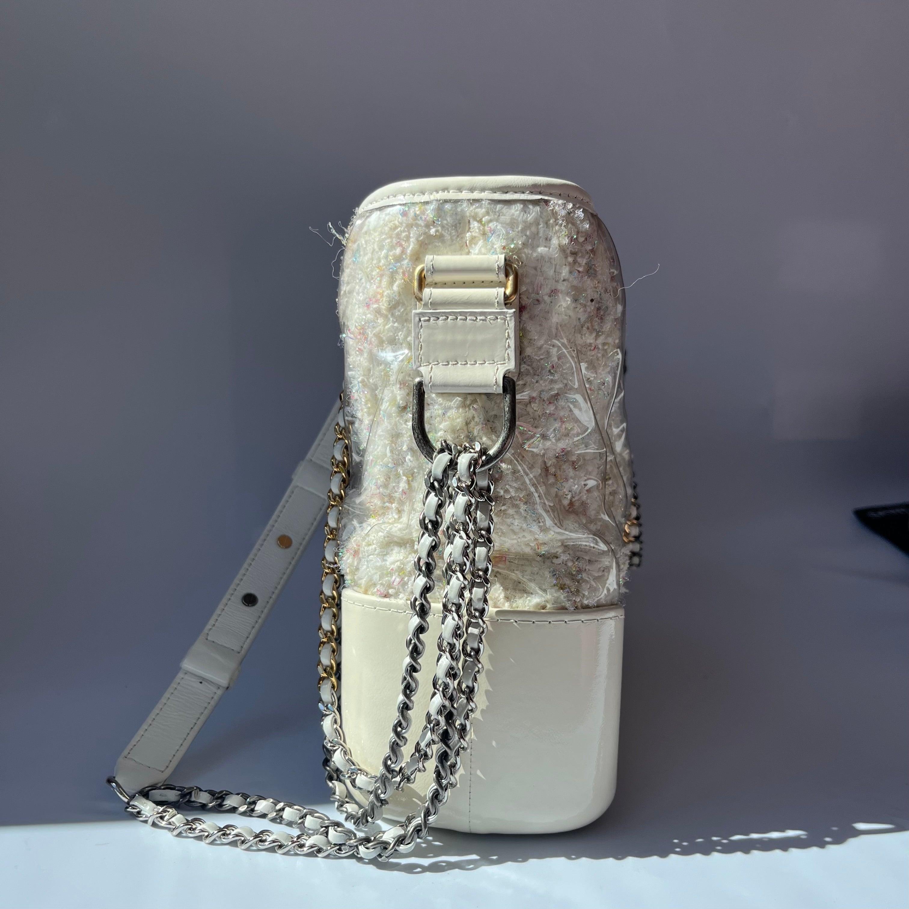 Chanel Gabrielle Hobo Medium White Tweed with PVC, 2018-2019 In Excellent Condition In AUBERVILLIERS, FR