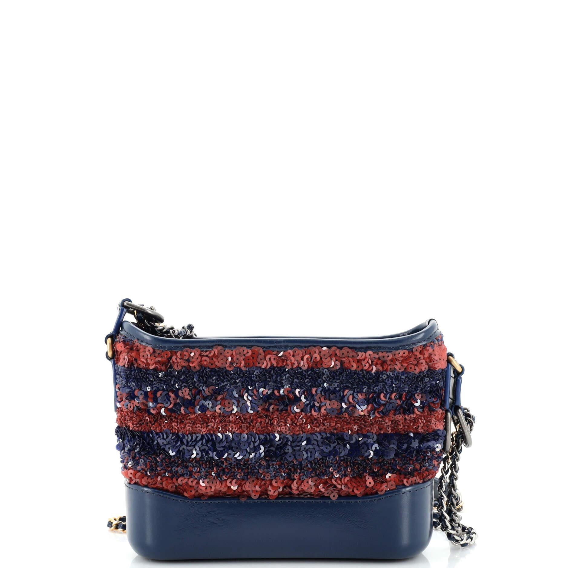 Chanel Gabrielle Hobo à sequins petit modèle Bon état à NY, NY