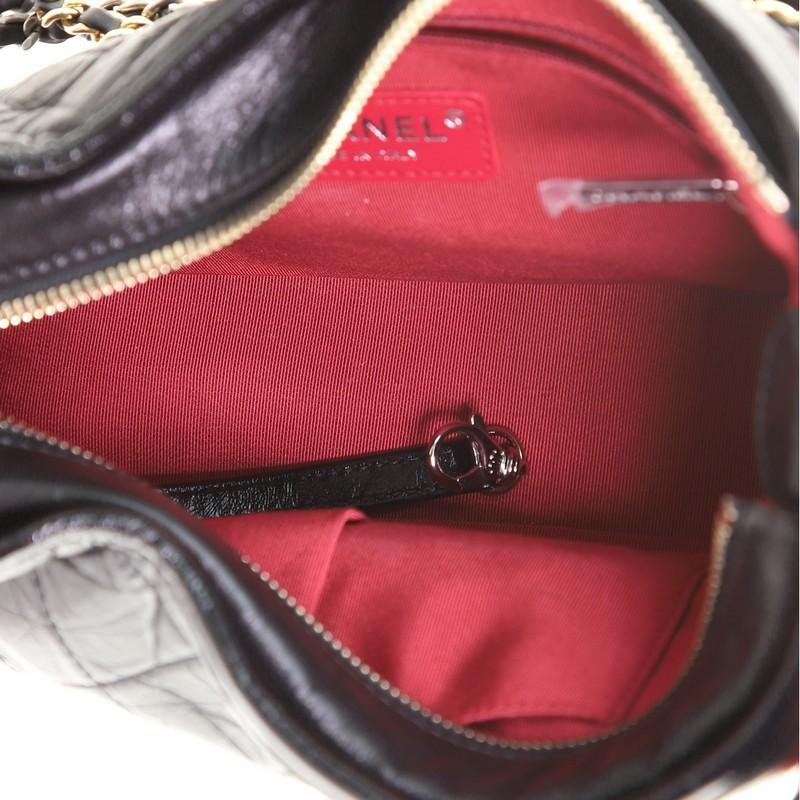 Chanel Gabrielle Hobo con manico con logo in pelle di vitello invecchiata trapuntata Small 1