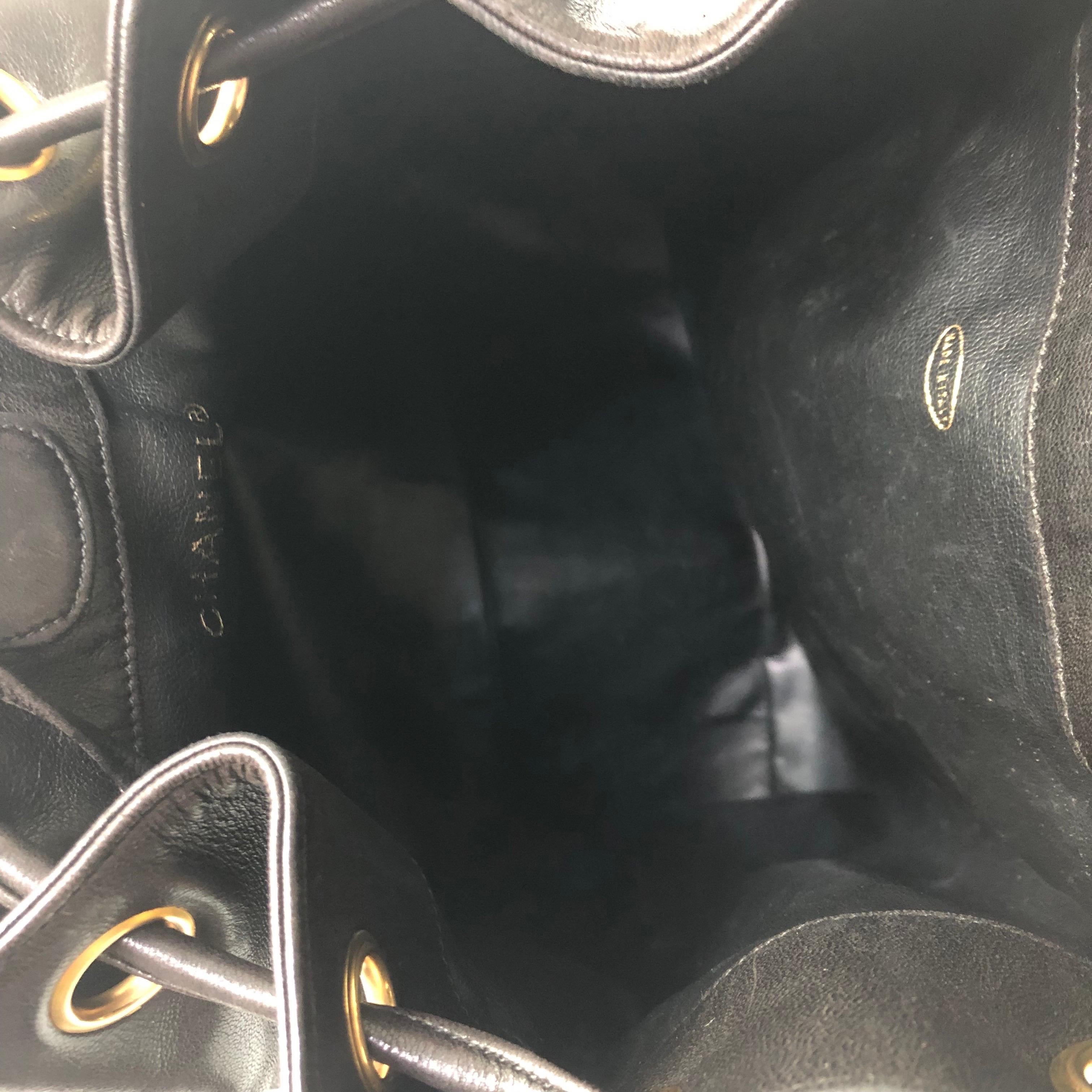 Chanel Gabrielle Lambskin CC Drawstring Dark Brown Sac à dos en vente 7