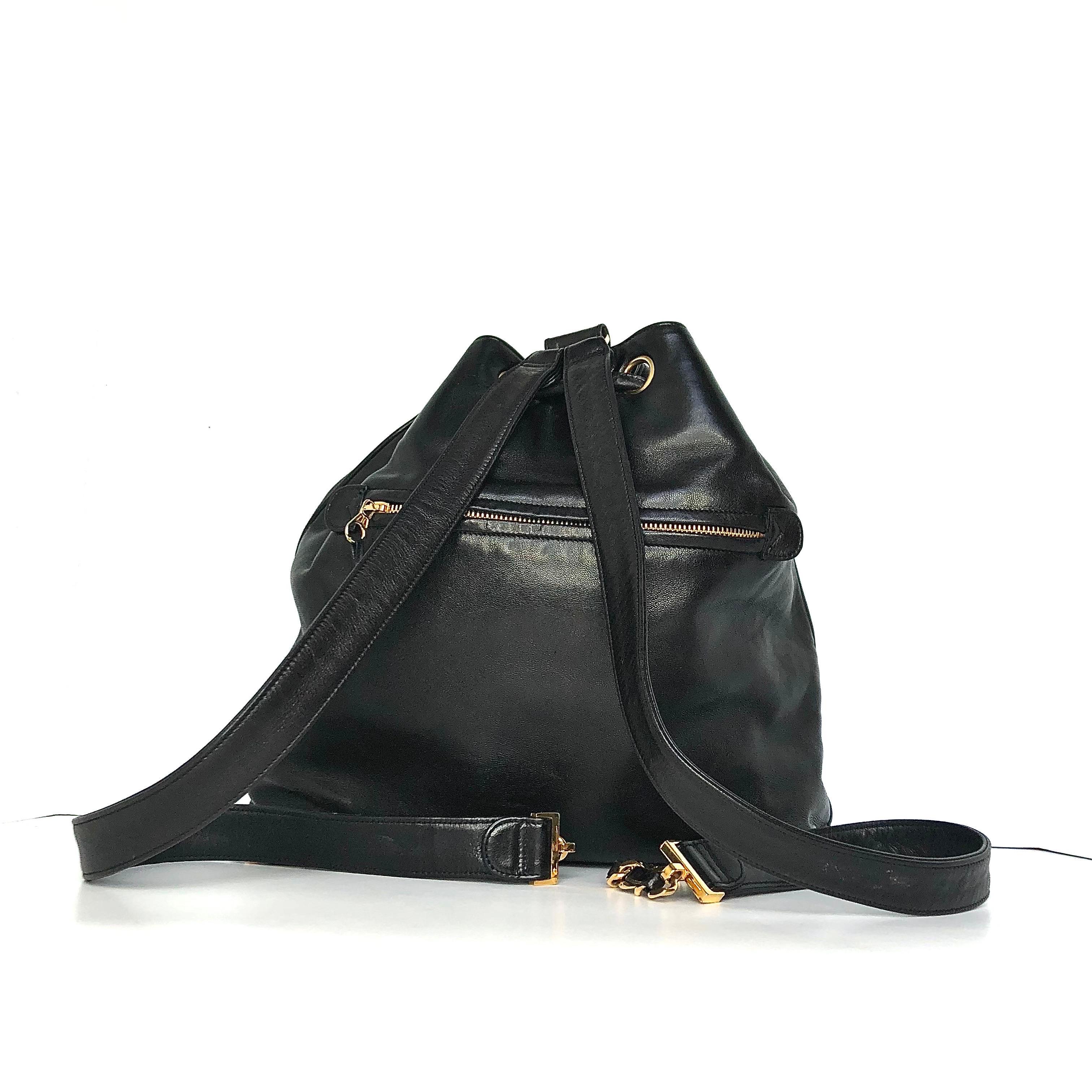 Chanel Gabrielle Lambskin CC Drawstring Dark Brown Sac à dos Unisexe en vente