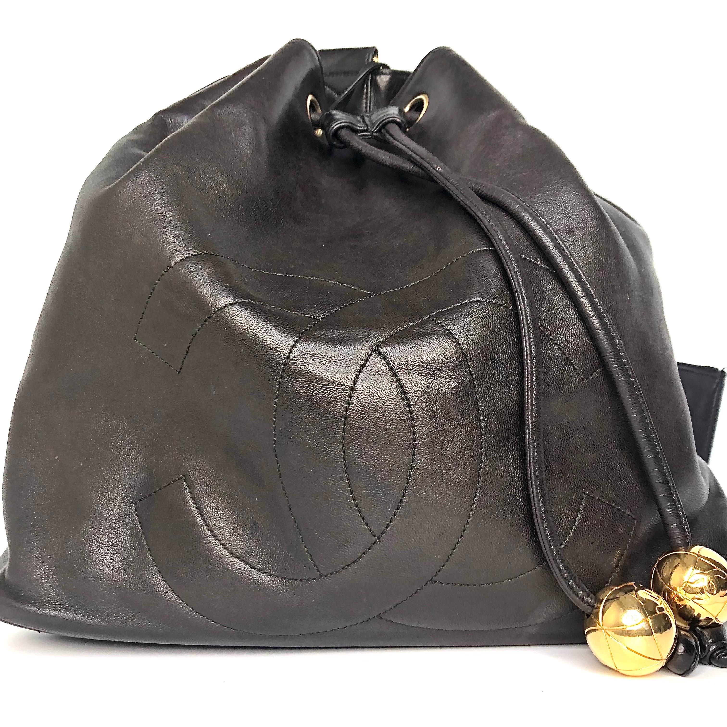 Chanel Gabrielle Lambskin CC Drawstring Dark Brown Sac à dos en vente 2