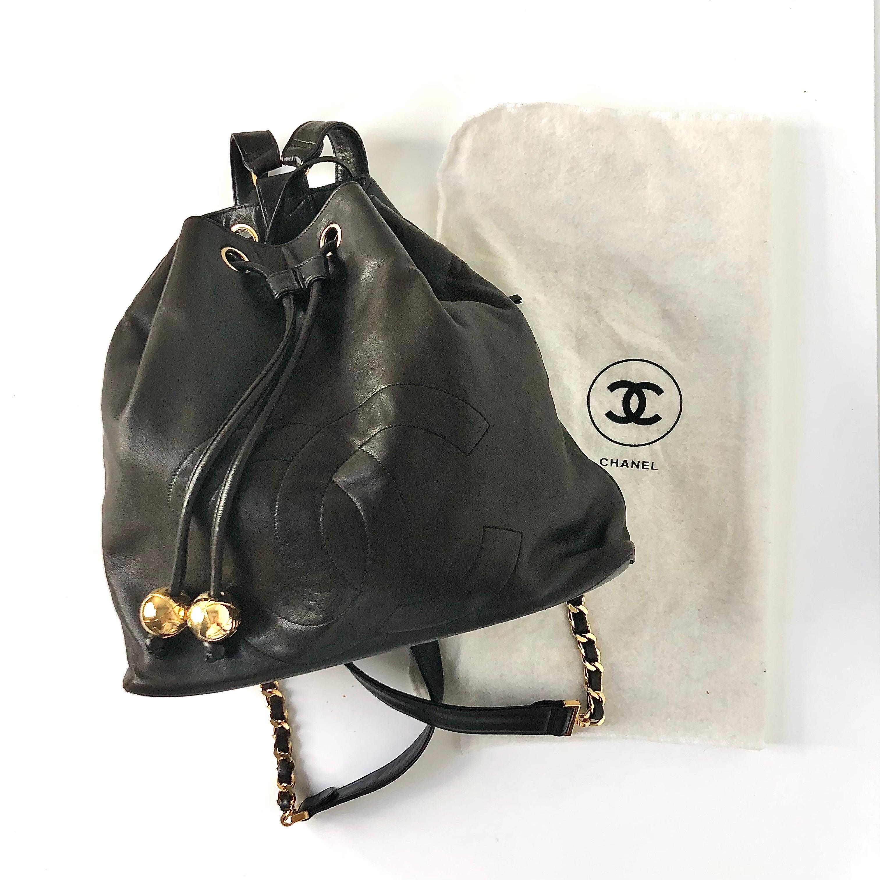 Chanel Gabrielle Lambskin CC Drawstring Dark Brown Sac à dos en vente 4