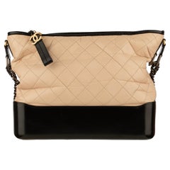 Chanel Gabrielle - Borsa Hobo grande in pelle trapuntata nera e beige