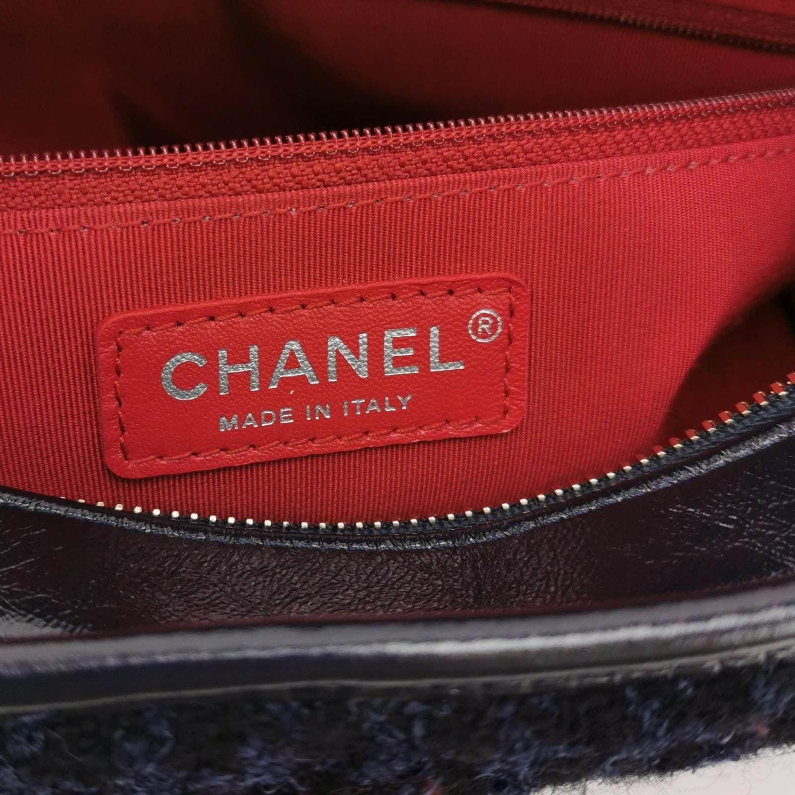 De las mujeres Chanel Gabrielle Logo Hobo Tweed y Piel de Becerro Mediana 2017-2018 en venta