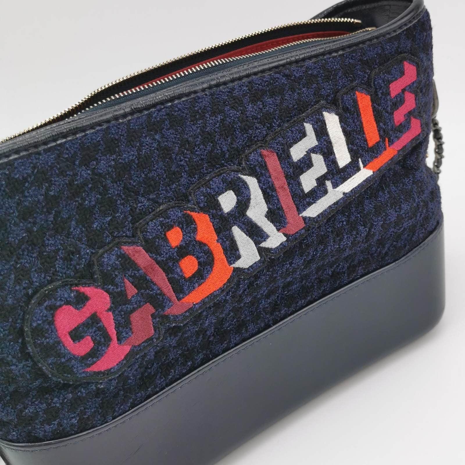 Chanel Gabrielle Logo Hobo Tweed and Calfskin Medium 2017-2018 For Sale 3