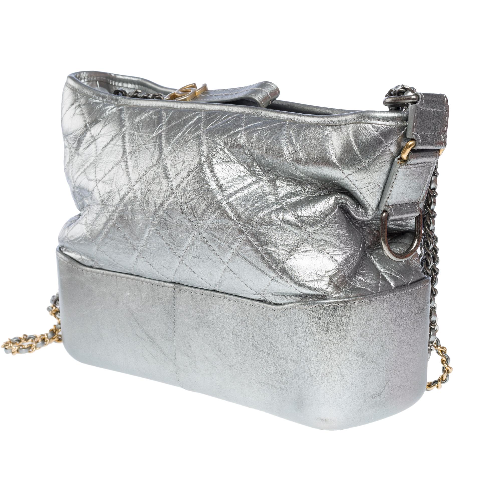 Women's Chanel Gabrielle medium size hobo bag in in silver quilted leather, GPHW For Sale