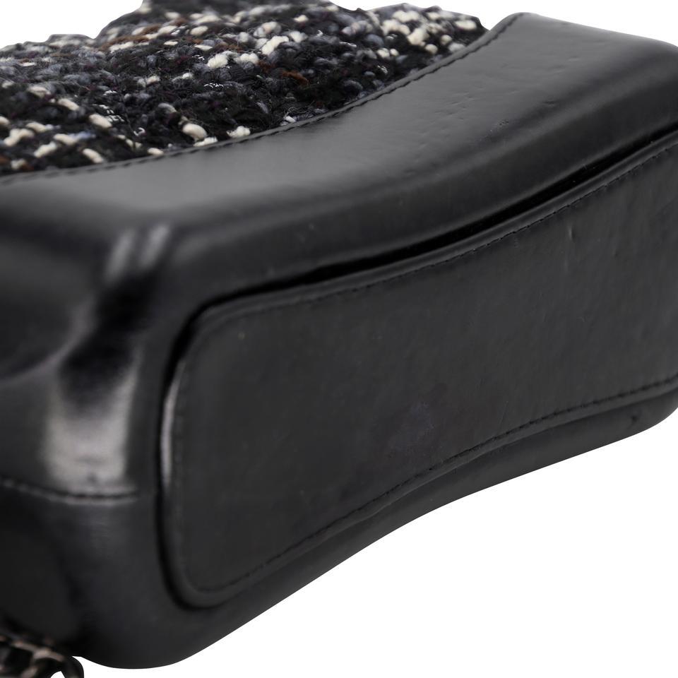 Chanel Gabrielle Mini Chainlink Two Tone CC-0806N-0001 Tweed Cross Body Bag For Sale 3