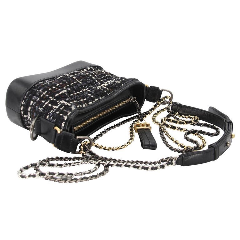Chanel Gabrielle Mini Chainlink Two Tone CC-0806N-0001 Tweed Cross Body Bag  For Sale at 1stDibs