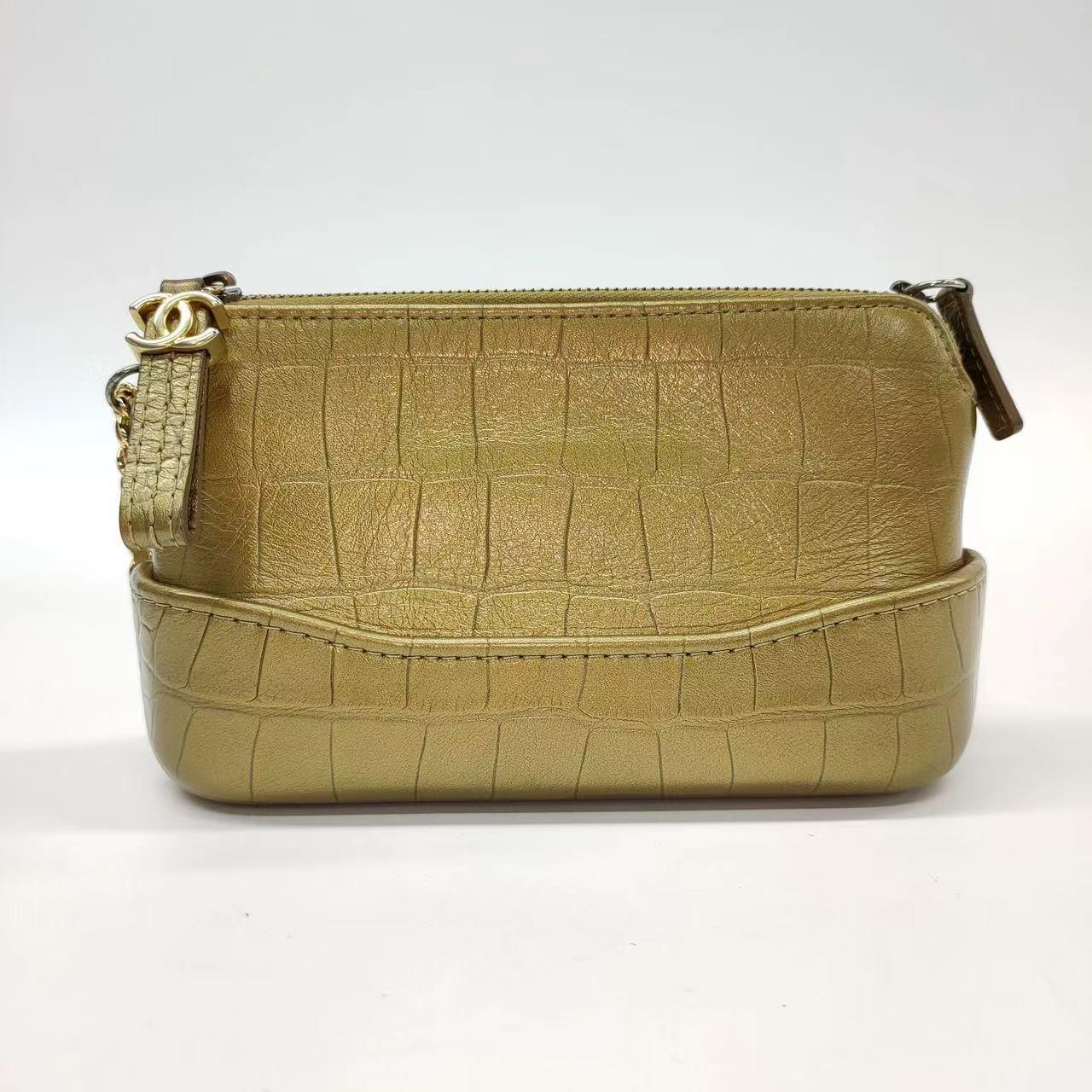 Chanel Gabrielle Mini Gold Crocodile Embossed Calfskin Leather Crossbody Bag In Good Condition In AUBERVILLIERS, FR