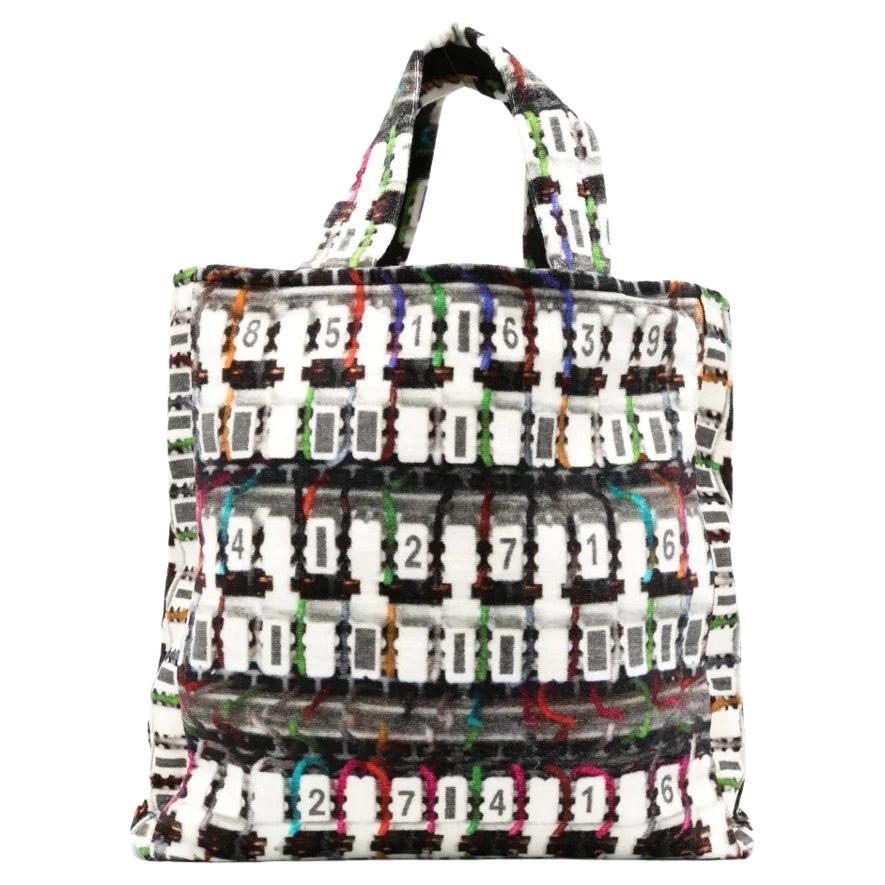 Chanel - Grand sac cabas de plage à imprimé géométrique en vente