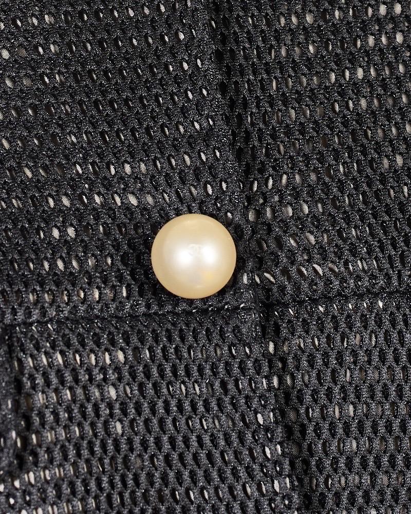 Chanel Giacca Traforata Perle Nera (Schwarz) im Angebot