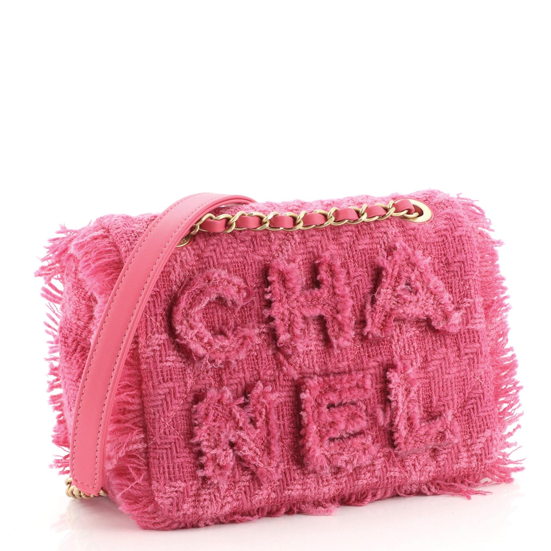 Chanel Giant Logo Klappentasche aus gestepptem Tweed Klein (Pink)