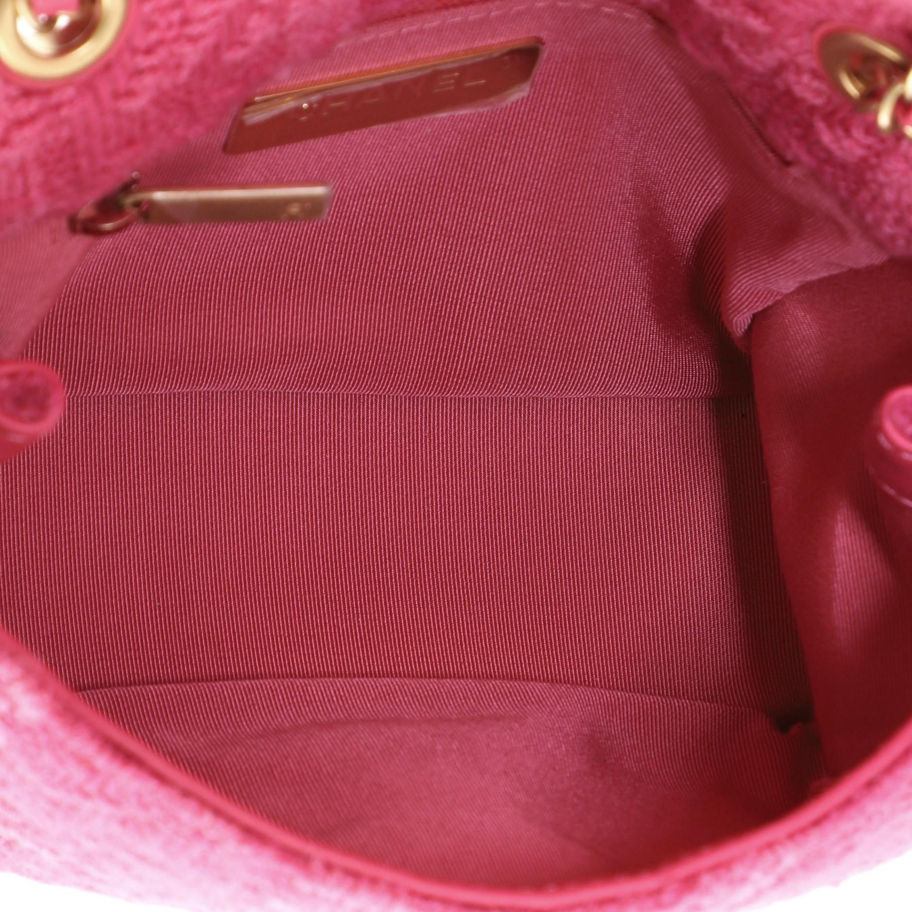Chanel Giant Logo Klappentasche aus gestepptem Tweed Klein 1