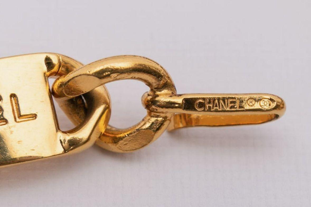 De las mujeres Cinturón Chanel de metal dorado y piel roja en venta