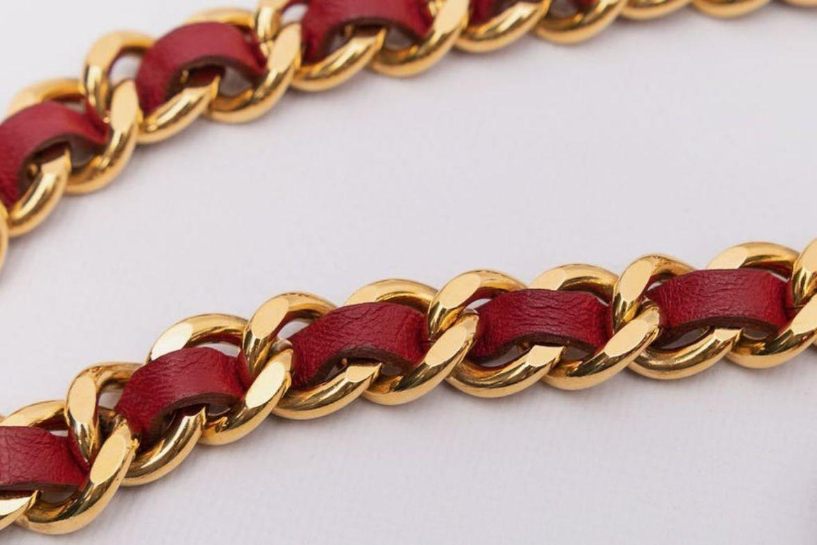 Chanel Gürtel aus vergoldetem Metall und rotem Leder im Angebot 3