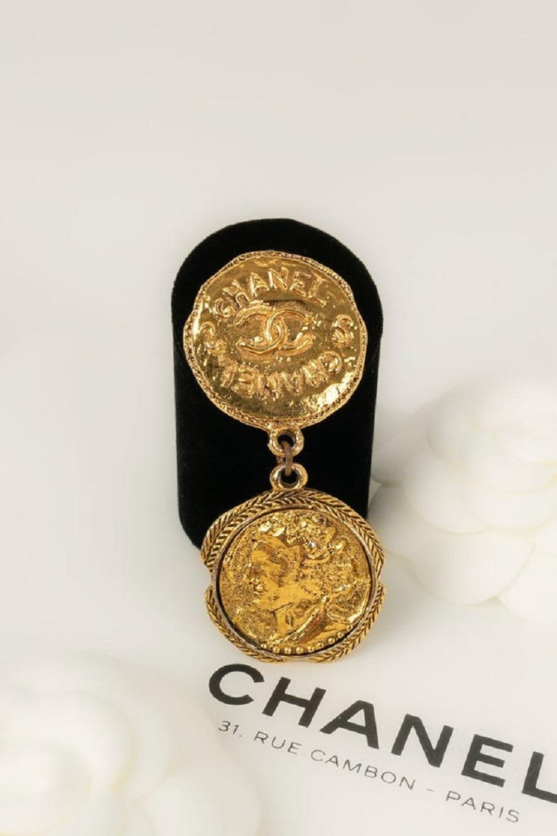 Chanel - (Made in France) Gilded metal brooch

Additional information:
Condition: Very good condition
Seller Ref number: BRB35