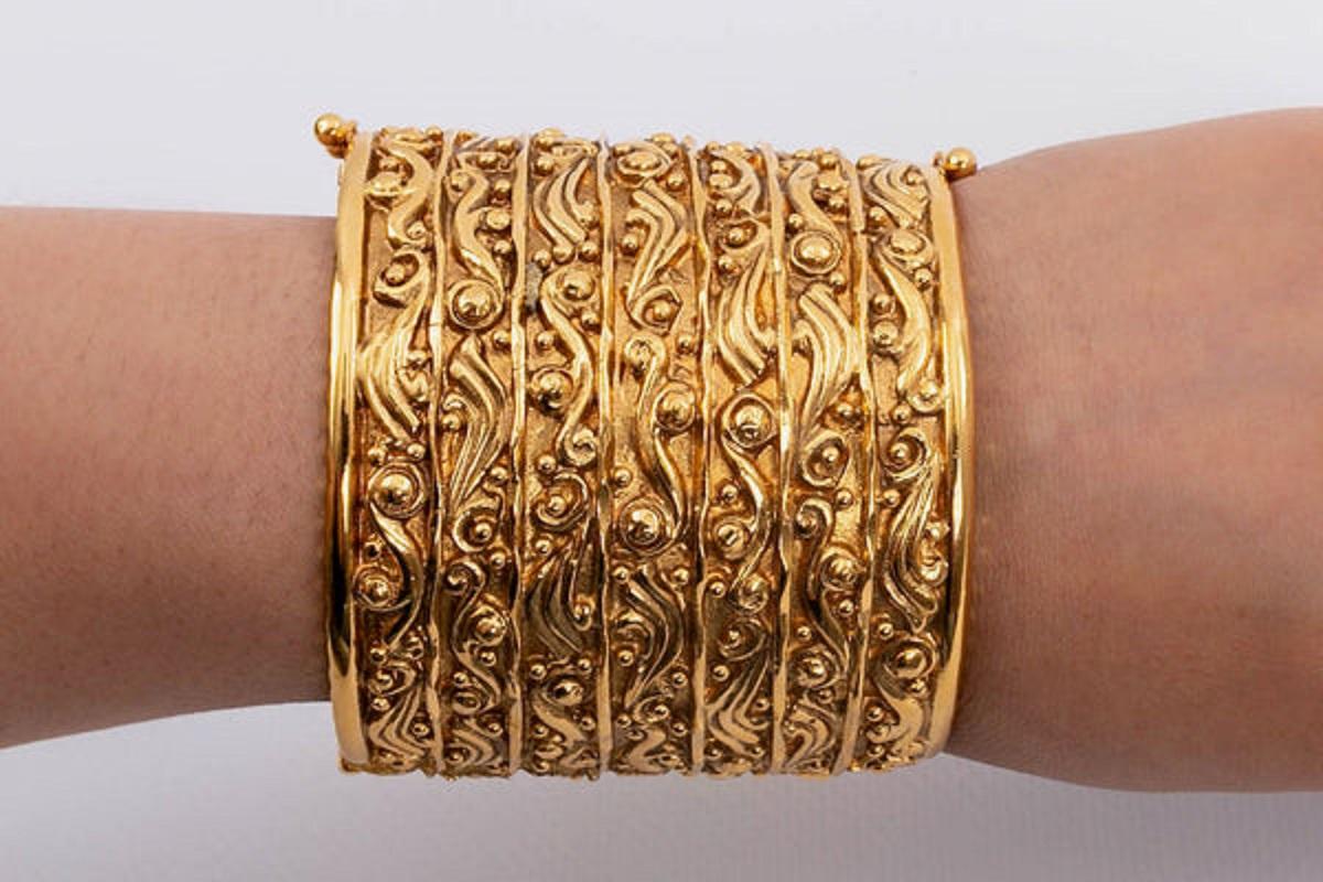 Chanel Gilded Metal Cuff Bracelet, 1980s For Sale 7