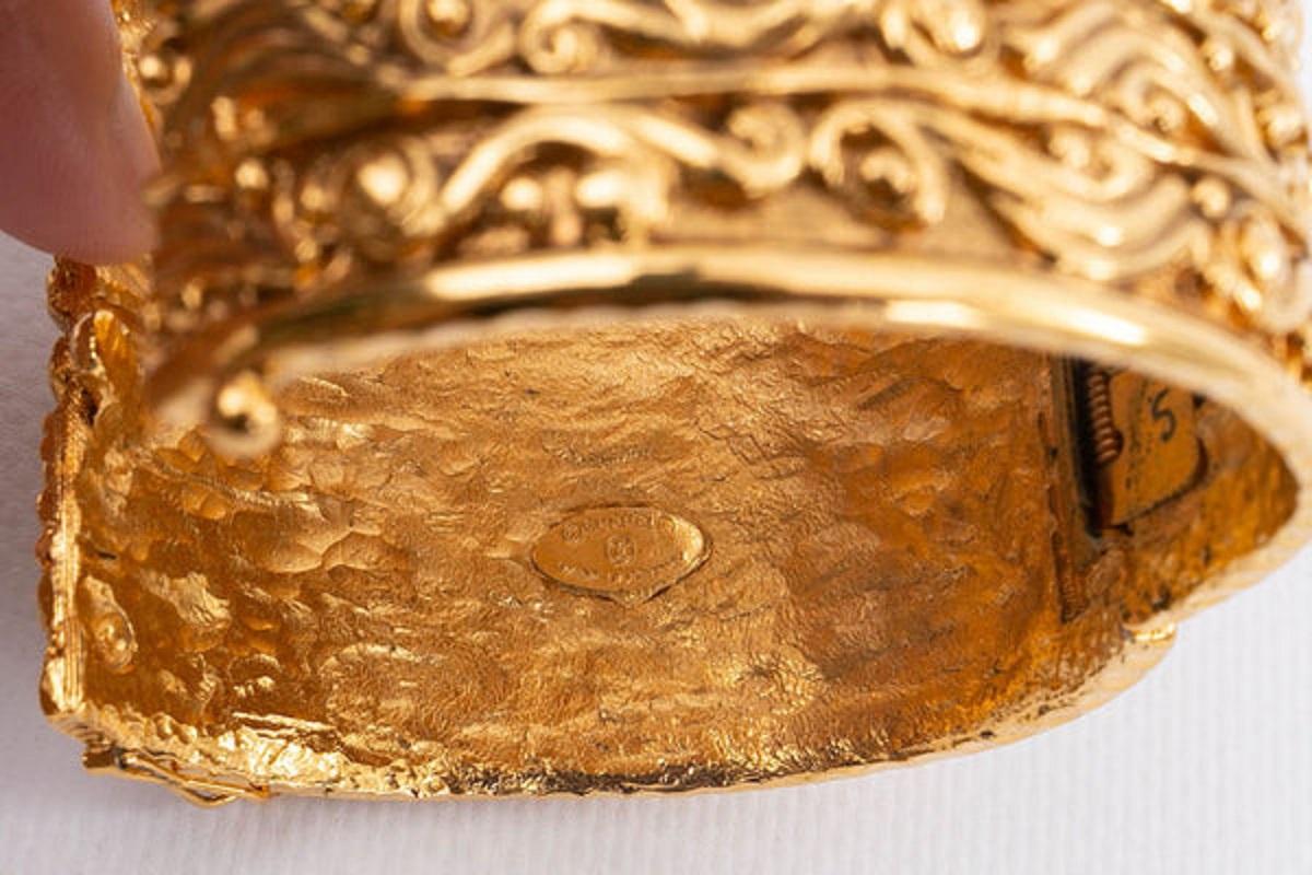 Chanel Gilded Metal Cuff Bracelet, 1980s For Sale 3