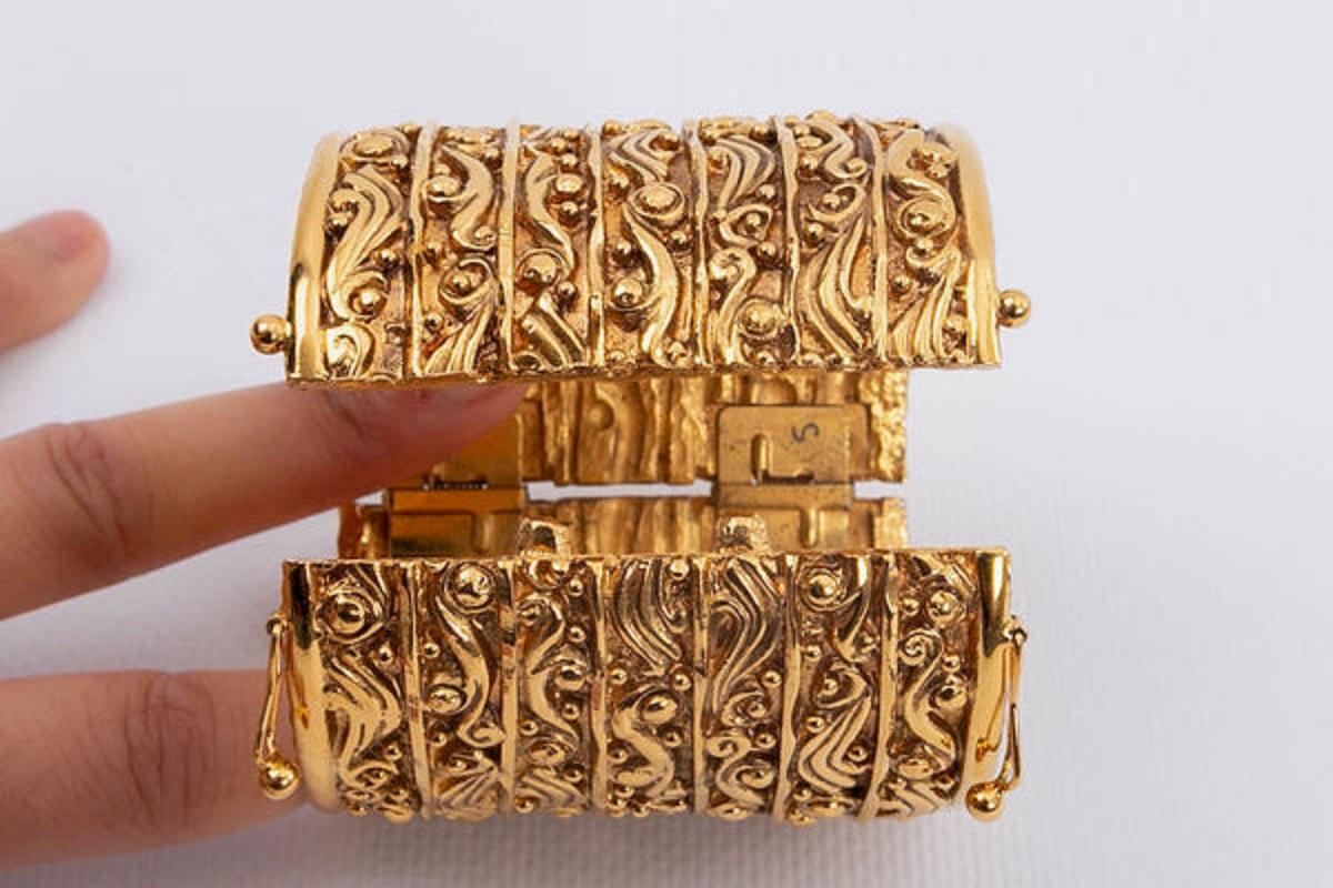 Chanel Gilded Metal Cuff Bracelet, 1980s For Sale 5
